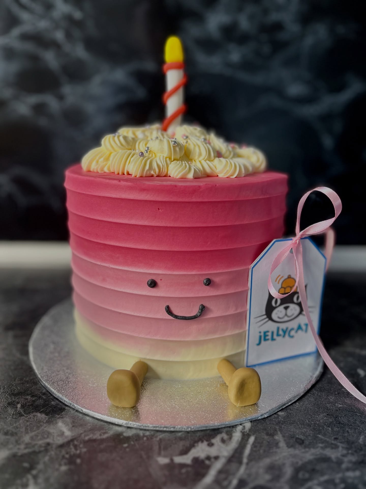 Our first pink Jelly Cat cake and she’s a cutie 🥰
.
.
.
#bakeit #bakersofinstagram #buttercreamcake #cakedecorator #jellycatcake