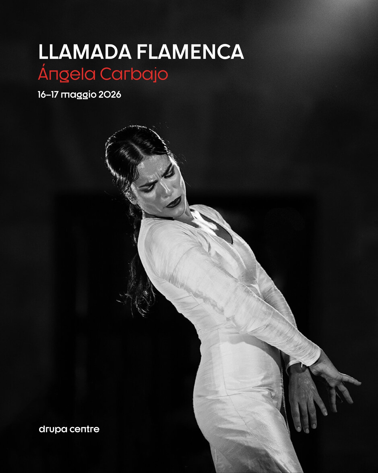 🪭🔥 LLAMADA FLAMENCA 🔥🪭
Il flamenco chiama. Drupa Centre risponde con un intero weekend.
Sabato 16 e domenica 17 maggio, la bailaora e coreografa Ángela Carbajo (@angelacarbajo ) arriva a Drupa Centre per due giorni di studio, pratica e spettacolo dedicati al flamenco come linguaggio vivo e contemporaneo.
La sua presenza è un’occasione rara: un’immersione nella tecnica, nell’espressività, nella coreografia, nel lavoro con il mantón e nella bulería, fino al make-up flamenco.
📆Il culmine del weekend?
Sabato 16 maggio, alle ore 21.00, torna Drupa Tablao, con un inedito spettacolo dal vivo di Ángela Carbajo insieme ai musicisti José Salguero, Francesco Perrotta e Antonio Porro.
@josesalgueroandujar @francesco_perrotta1970 @antonioporro_guitarra
💃Due giorni per vivere il flamenco dentro e fuori dal palco.
Le iscrizioni sono aperte. Posti limitati.
🪭ISCRIZIONI → link in bio o scrivi al 371 750 7327
🍒🫒🍑
#drupacentre #flamenco