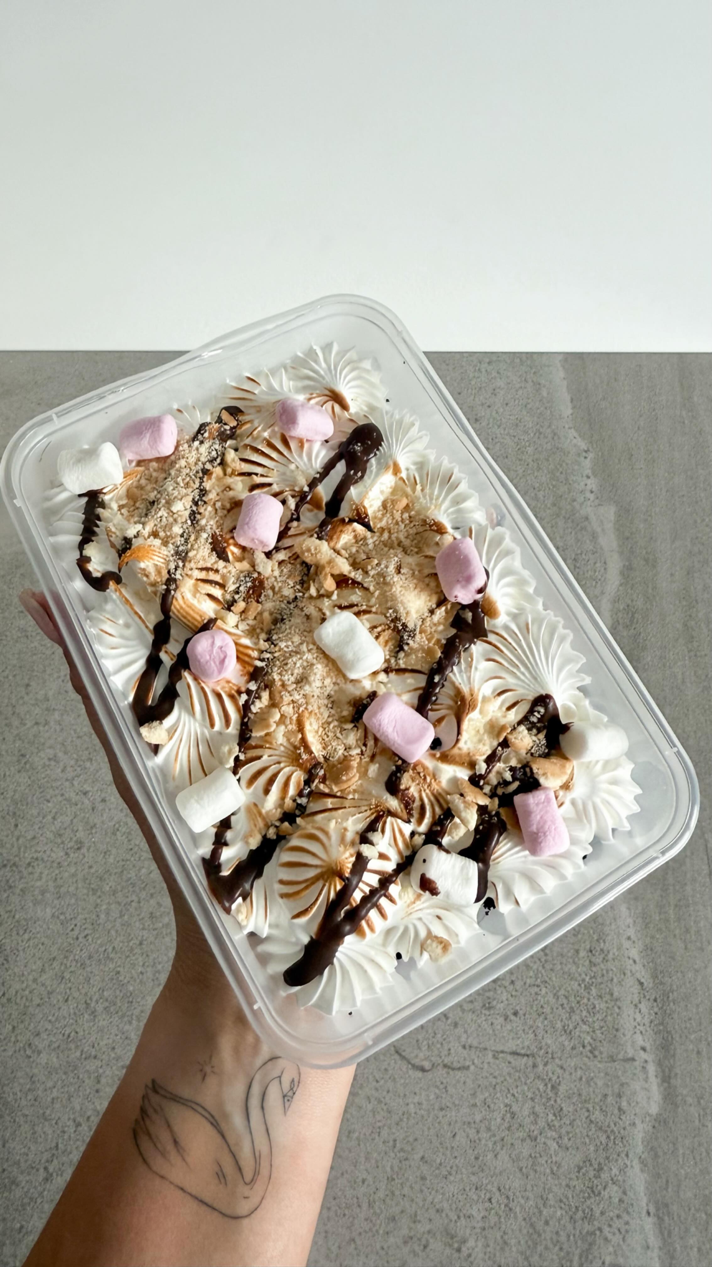 Snack Packs are BACK tonight!
Limited batches 🙌🏼 Perfect little treat for tonight (or hide in the fridge for later 😉).
💰 $15 each or 2 for $20
🚗 FREE local delivery – Saturday only (5-6pm)
📍 Pick up: Matua Road, Kumeū
Flavours:
• Dutch choc + salted caramel + choc Swiss meringue
• Lemon + lemon curd + toasted meringue
• S’mores
• Birthday cake
• Vanilla Biscoff
• Oreo
First in, first served 🤍
Comment or message to secure yours!