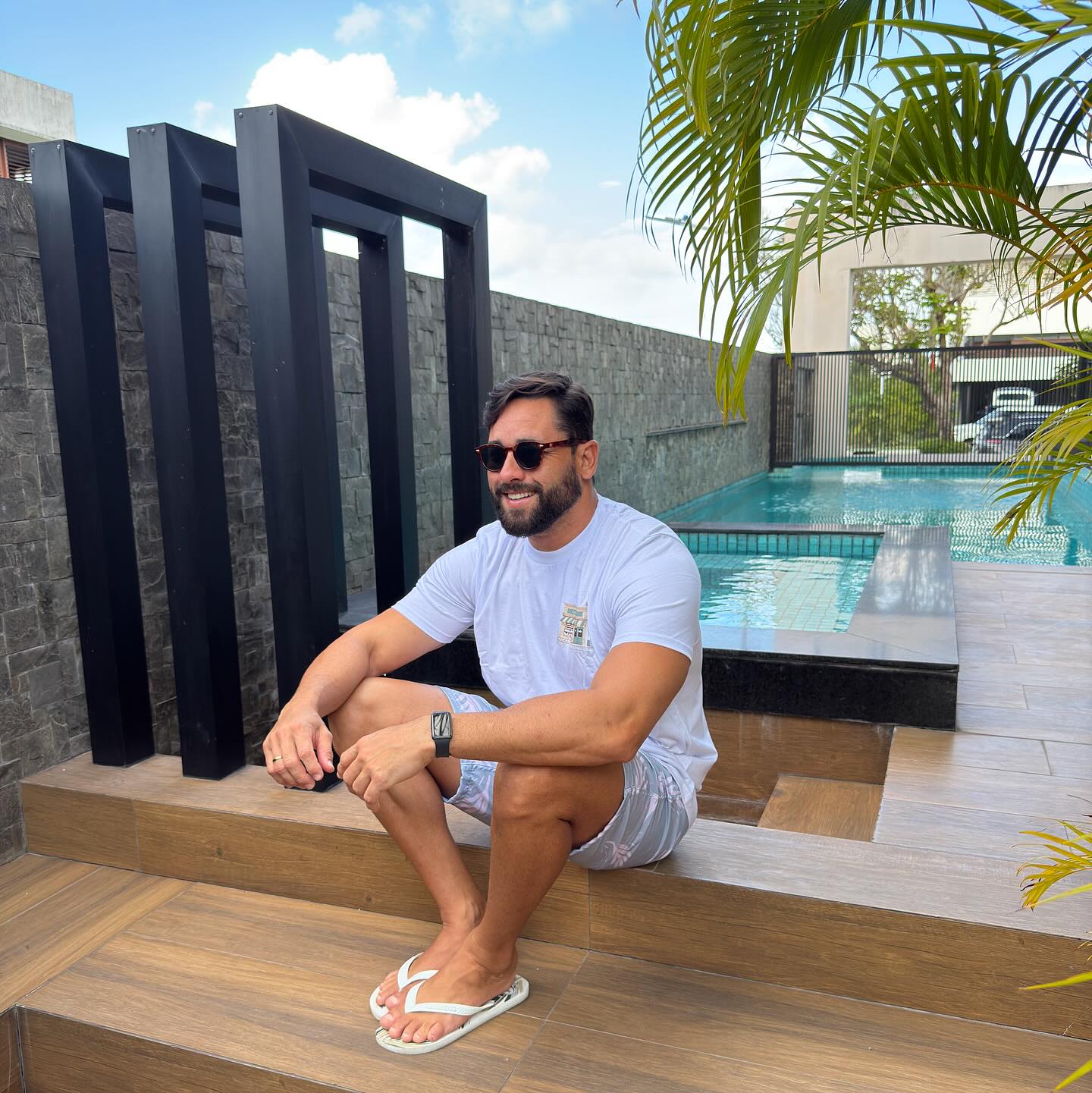 Se você gosta de se vestir bem sem abrir mão do conforto, esse combo é pra você! 👊🔥
👕 Camisa em algodão premium
Toque super macio, leve e respirável. Perfeita para o dia a dia, encontros, rolês ou até aquele evento mais arrumado. Caimento impecável que valoriza o corpo e transmite elegância sem esforço.
🩳 Short Mauricinho Praia em tactel
Leve, confortável e estiloso na medida certa!
✔️ Tecido fininho e confortável
✔️ Secagem rápida
✔️ Bolsos laterais
✔️ Ideal para praia, piscina ou até um look casual de verão
É aquele conjunto que passa presença, bom gosto e confiança. 💥
Visual moderno, versátil e perfeito para o calor!
⚡ Estoque limitado! Garanta o seu antes que acabe!