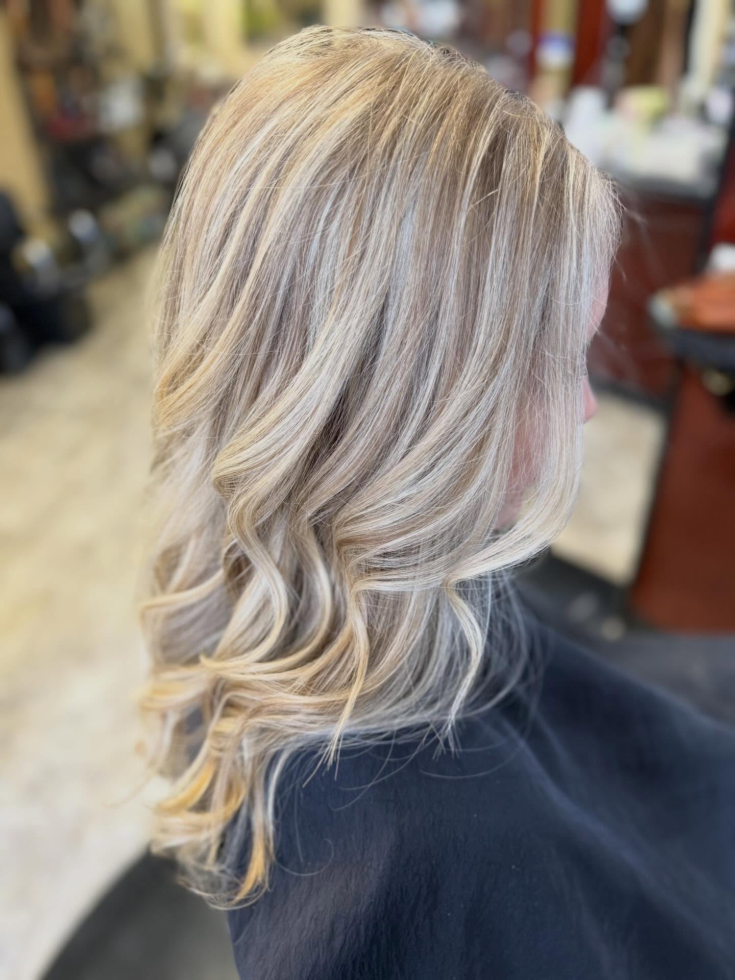 Balayage & Haircut style with Ciera!
.
.
.
#balayage #montanahair #billingshair #haircolor #hairstylist