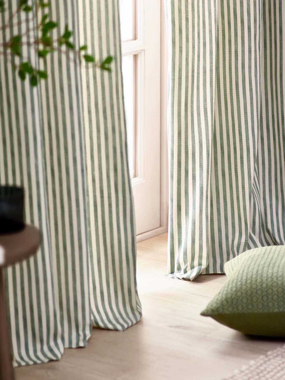 Ready-made curtains, now available 🩷🪡
Our sister brand @lynne_kelly_curtains has officially relaunched their ready new website and are offering ready made curtain and blind collections.
Beautifully designed, finished, and created to work effortlessly in real homes 🪡
Ideal for anyone looking for high-quality curtains without the wait, these ready-made styles offer carefully chosen fabrics, beautiful colour ways and patterns with considered finishes that instantly makes a space feel more complete.
Whether you’re refreshing a living room, updating a bedroom, or adding the finishing touch to a newly styled space, ready-made curtains are a simple way to soften light, add warmth and bring balance to a room ✨
Explore the full collection on the new Linkele Curtains website and discover how the right window dressing can quietly transform a space.
Shop via @lynne_kelly_curtains 🩷
