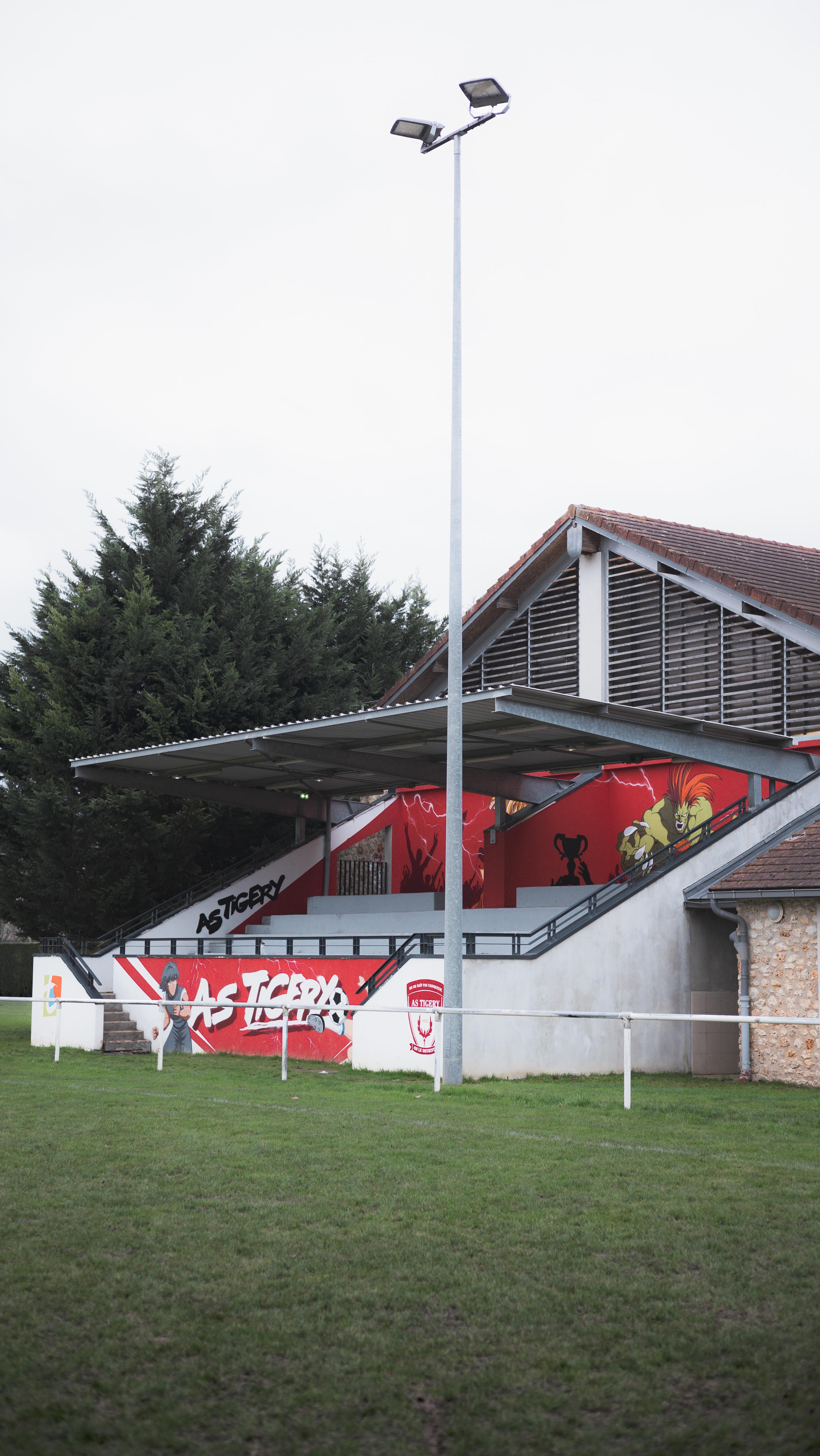 Chaque club a son identité.
Chaque séance raconte une histoire. ⚽🎥
Immersion terrain avec l’AS Tigery 🔴⚪️