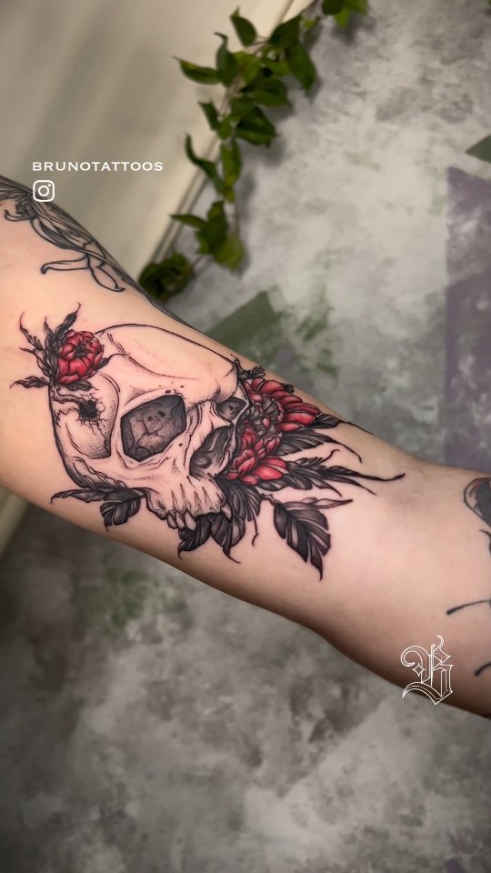 Part of an ongoing project with my client Joe 💀🌺
We’re building a three-skull composition with chrysanthemums, inspired by the concept of:
Hear no evil.
See no evil.
Speak no evil.
This one is the “Hear No Evil” piece, placed inside his bicep — designed to flow naturally with the muscle and stay bold, readable, and balanced. The skull carries that quiet strength, while the chrysanthemums bring life and contrast to the composition.
I love working on projects that unfold in stages like this — each piece standing strong on its own, but becoming even more powerful together.
Joe, thank you for the trust as always 🙏
Done with @cheyenne_tattooequipment
If you’re interested in building a larger, meaningful concept like this, send me a message or use the booking link in my bio.
#austintattoo #atxtattoo #austintattooartist #skulltattoo #chrysanthemumtattoo