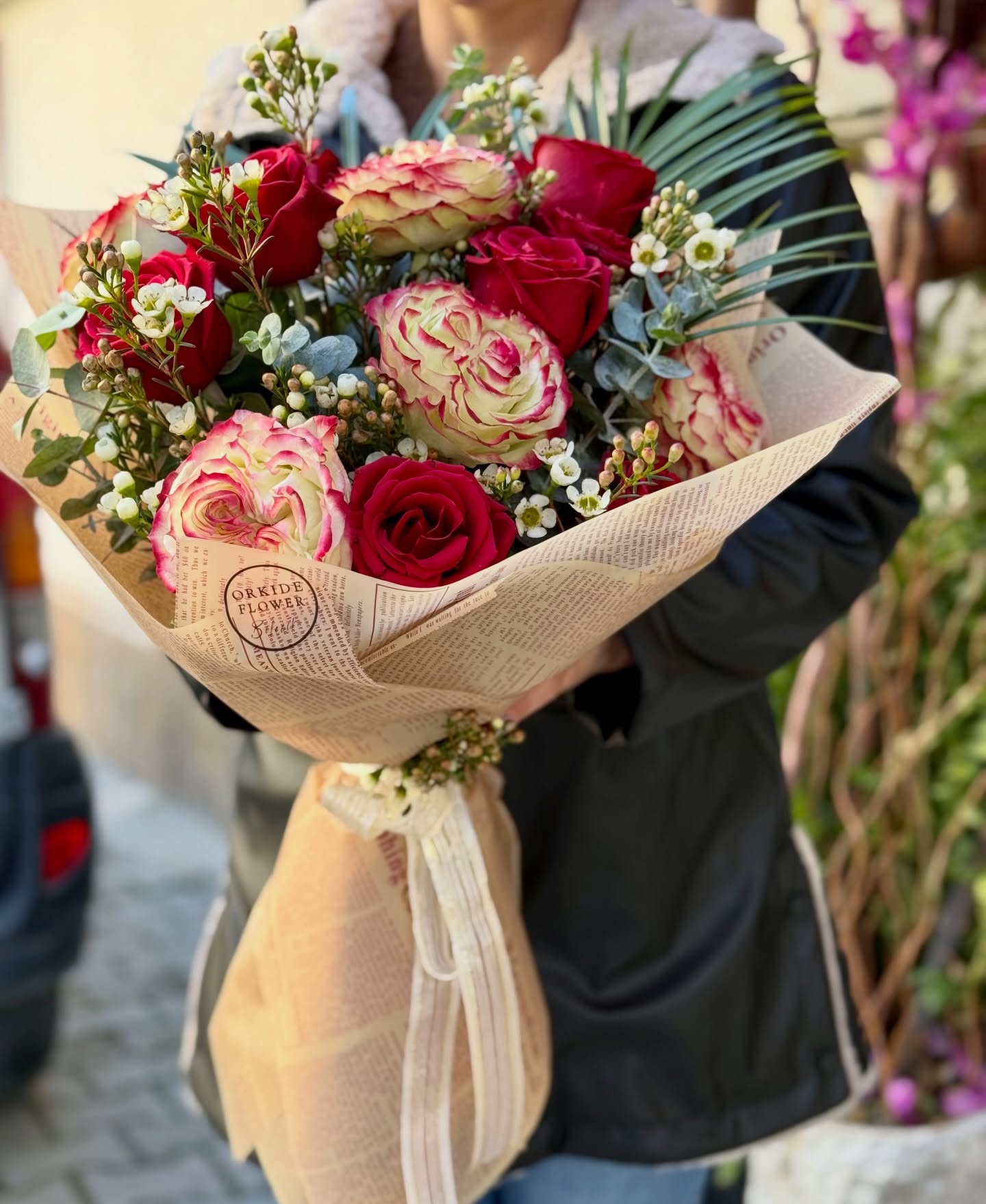 Soft roses, bold choice 🍎🌹
#özelbuket #redmood #aestheticflowers #instastyle #bilecikçiçekçi
