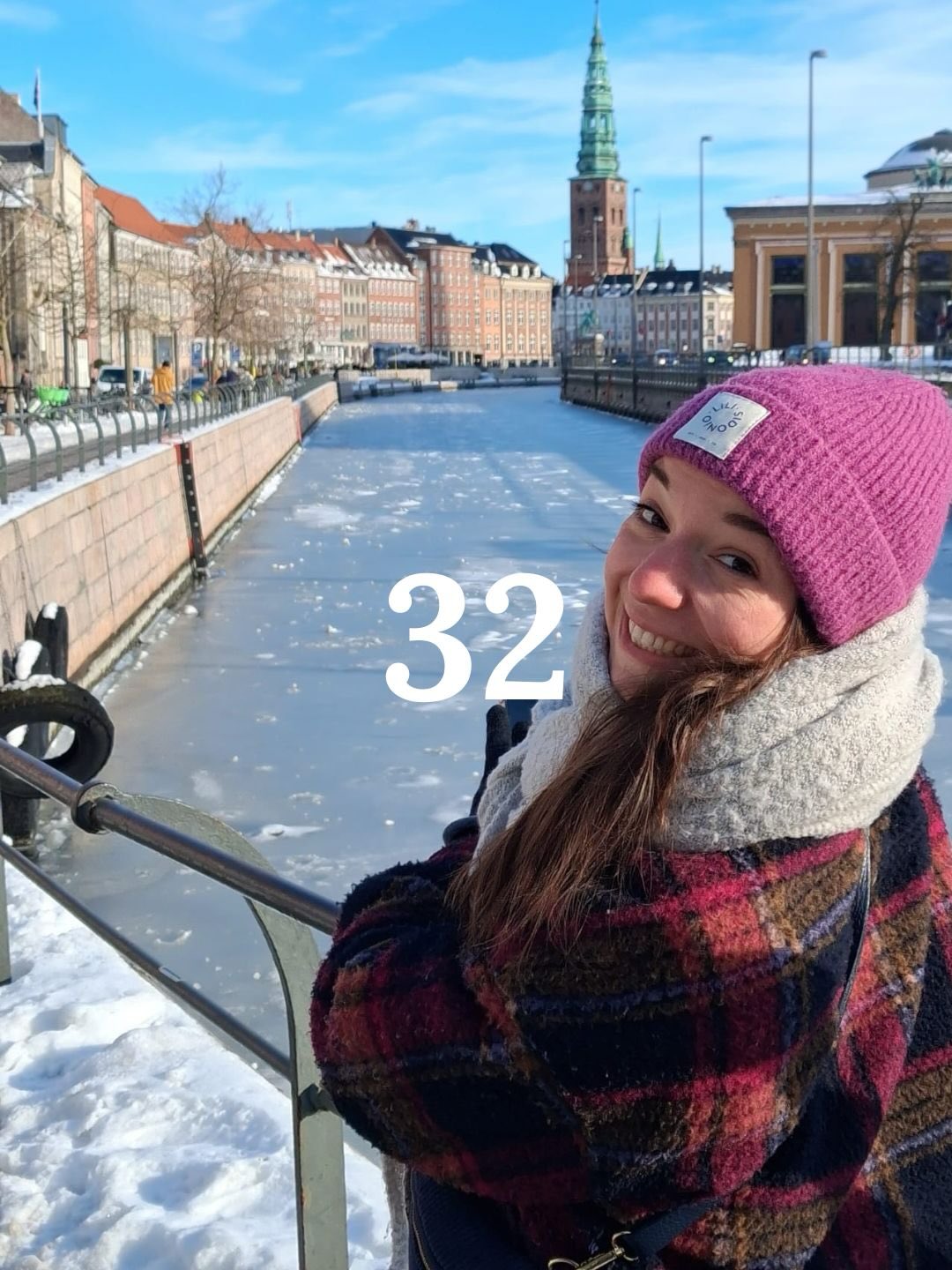 Je reviens de Copenhague, je repars à la montagne et entre les deux, j’ai plongé avec joie dans mes prochains cours et ateliers, dans la com’, dans l’organisation des prochaines semaines de travail et j’ai célébré mes 32 ans 🌞
Je prends conscience que j’ai beaucoup de chance. Depuis quelques années, je me sens si reconnaissante d’avoir créer cette vie-là et surtout de la vivre de cette façon là.
Et je réalise que le yoga n’y est pas pour rien.
Alors non, le yoga ne m’a pas sauvée (mon quotidien était déjà heureux), il n’a pas véritablement changé ma vie.
Il a transformé ma façon de la vivre.
Il m’a rappelé la chance d’être ici, de vivre cette vie 💎🌈💫🌻
BOUGER - RESPIRER - S’EMERVEILLER
Et ça, ça a tout changé 🤩