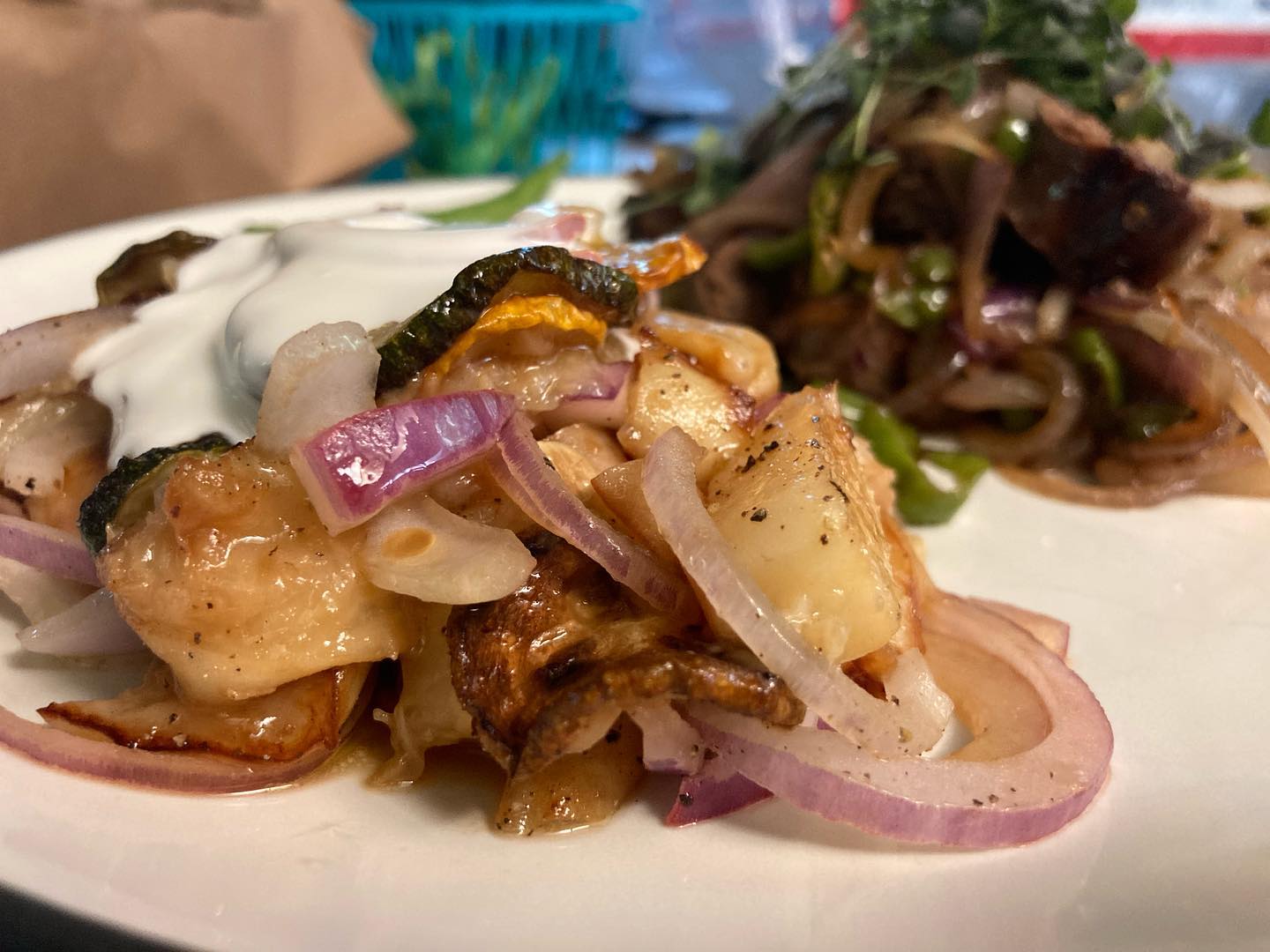Crazy good vibe @fowlerranchca today. Thanks to all the vendors and patrons that came out despite the heat. I’m loving how todays bounty turned out!
-Grilled Peach and Zucchini Salad
-Beef Sausage Stir Fry
- @fowlerranchca Doughnut Peaches
- @wcrplacer Jimmy Nardellos & Onions
- @ntcfarm Zucchini & Squash
- @wheatlandnaturalmeats Garlic Onion Sausage
+ homemade Kefir Creme Fraiche and SRF Red Mizuna Micros. @originalnatsjammaam Chocolate Chip Cookies for desert! 😋
-
-
-
-
#hydroponics #verticalfarming #organicsoil #knowyourfarmer #cagrown #freshfood #healthyfood #urbanfarmer #mixedgreens #leafygreens #microgreens #nongmo #planthealth #indoorfarming #aeroponics #placergrown #growsomeleafys #growsomemicros #shellridgefarms #localfarmers #nutrientdense