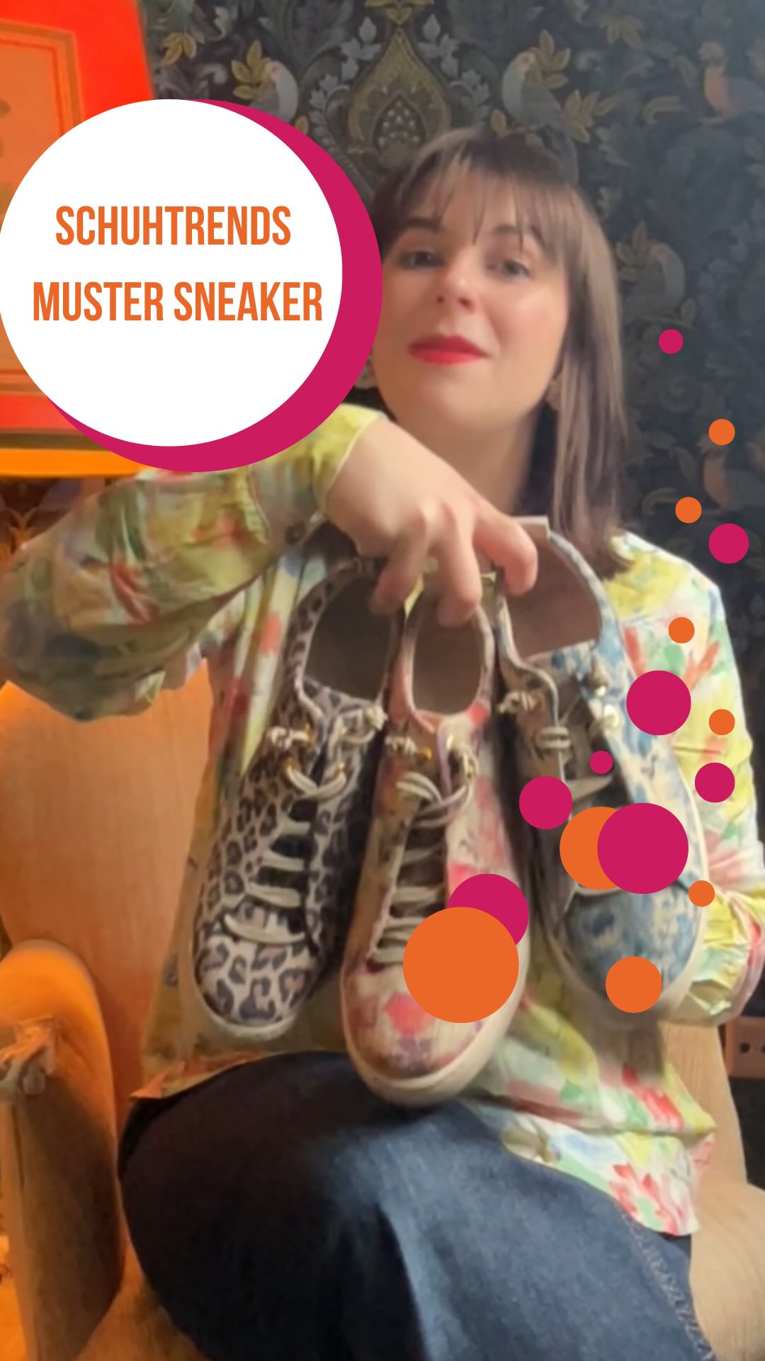 Du stehst morgens auf. Vor dem Schrank. Fragst du dich schon, was du anziehen sollst? An der Haustür die nächste große Frage, der Schuh passt nicht dazu. Das muss nicht so sein. Mit diesem kleinen Kniff passt dein Sneaker Zu allem. hier zeige ich die verschiedenen Varianten von Paul Green (169.95-174.95€). Wenn du auf farbenfrohe Outfits und Schuhe stehst, freue ich mich, wenn du gekommen bist, um zu bleiben #PaulGreen #GeigerSchuheUndTextil #Nachhaltig #buylocal