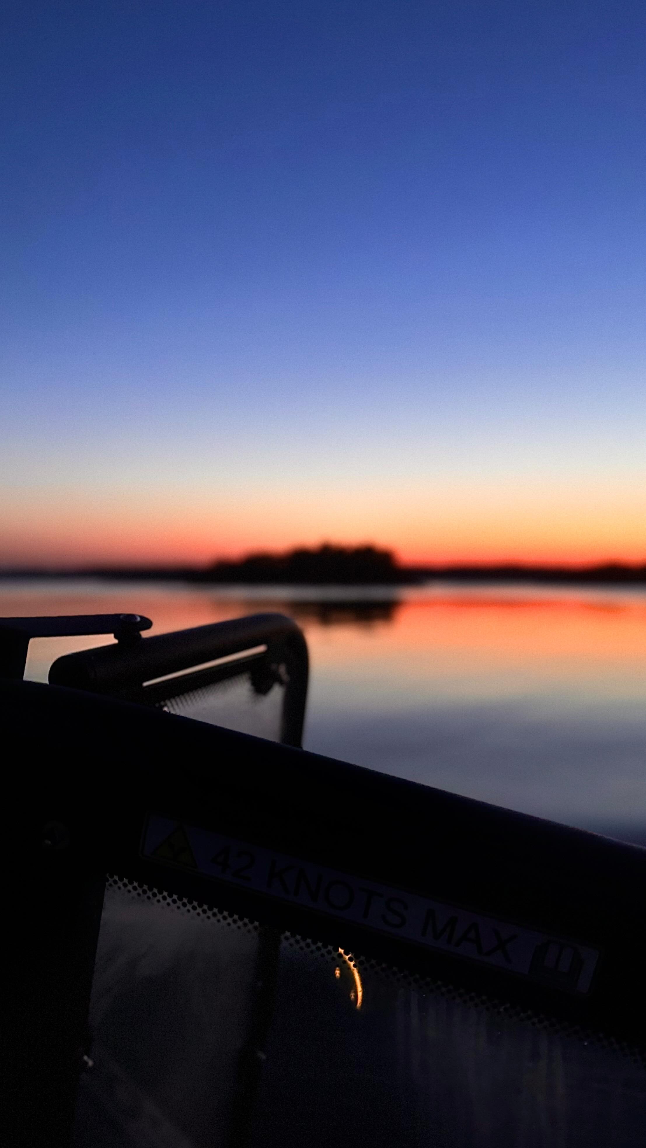 Boat upgrade underway… 🔧
Johnny hard at work mounting new working lights on a customer’s boat — and of course, the setup had to be spot on.
✨ Purelux in the front
✨ Flushmount in the rear
Smart setup. Clean look.
This boat is almost spring-ready. 🚤☀️
#seasport #purelux #flushmount #valostore #fasteraluminiumboats