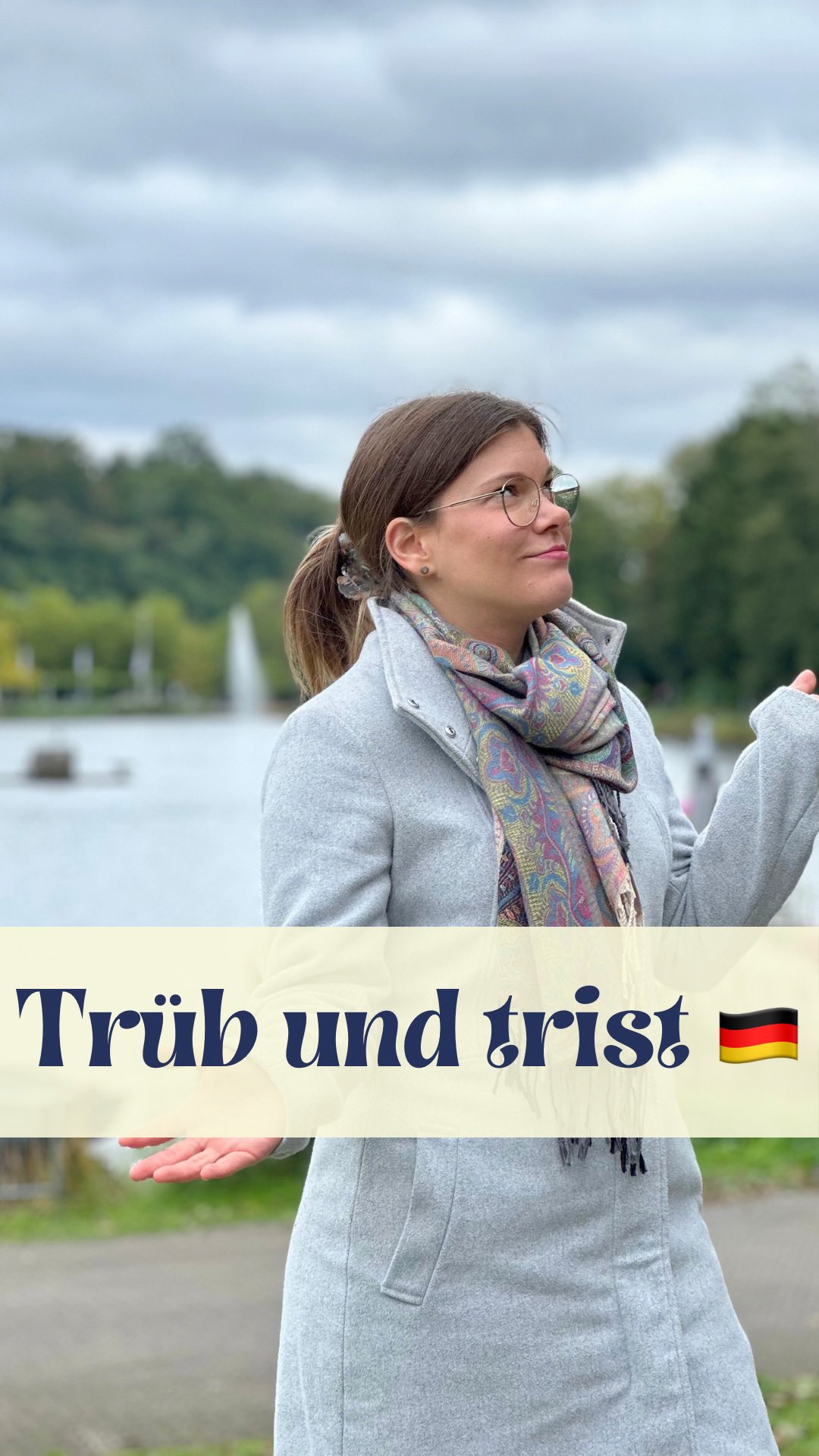 Zwei Adjektive, um dieses Wetter auf Deutsch zu beschreiben! ☁️
Manchmal ist es im Herbst und Winter in Deutschland wirklich trüb und trist! 😕 Das mag ich persönlich gar nicht! Deshalb freue ich mich schon jetzt auf den Frühling! 🌼🌸💐🌺☀️⛅️
Übrigens hat meine Mutter mich zu diesem Video inspiriert! ❤️ Als ich mit ihr telefoniert hat, hat sie gesagt: „Ich habe keine Lust, bei diesem trüben und tristen Wetter rauszugehen.“ ☺️
Und noch ein kleiner Hinweis: Das Wort „trist“ kommt aus dem Französischen! 🇫🇷
Erzähle mir gerne in den Kommentaren, ob du dieses Wetter magst oder ob du dich auch wie ich schon auf den Frühling freust! 💬😍🌷
Vergiss nicht, mir zu folgen, um mehr Wortschatz auf Deutsch zu lernen! 🤩🇩🇪😍
Liebe Grüße
Deine Deutschlehrerin
Verenita
🖤❤️💛
#deutsch #deutschlernen #deutschb1 #deutschb2 #deutschc1