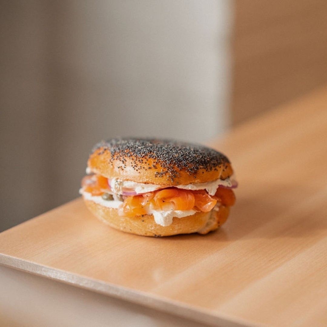 The Proper Lox 🥯✨
Salt-cured salmon, briny capers, fresh red onion, and dill cream cheese — all stacked on a fresh bagel. Clean, classic, and done right. 🐟🌿
📍 258 Ave B South
🕗 Open everyday 8AM–3PM
Come get it while it’s fresh.
#Saskatoon #YXE #SaskatoonEats #YXEats #SaskatoonFood #SupportLocalYXE #BrunchYXE #BagelLife #LoxLove