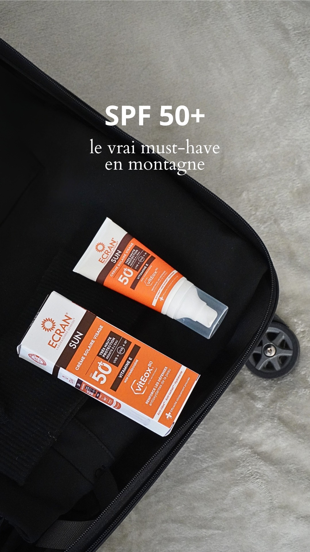 Dans la valise on prend : gants, lunettes de soleil, pulls bien chauds, bonnet, combinaison… et surtout la crème solaire visage ECRAN® SPF 50+.
Enrichie en VitEox80®, elle renforce les défenses antioxydantes de la peau et protège efficacement des UV hivernaux.� Parce qu’au ski aussi, le soleil ne prend pas de vacances.
#ecran #protectionsolaire #spf50 #skincarehiver #uvhivernaux #soinsvisage #peauprotegee #skincare