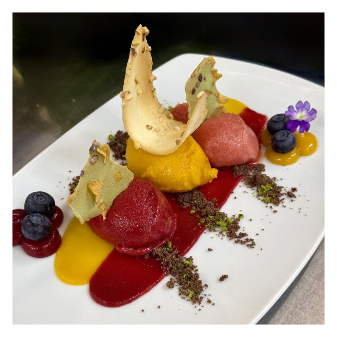 Sorbet-Variation
Joghurt-Espuma / Schokoladen-Crumble / Vanille-Hippe
#pier6 #dessert #bremehaven