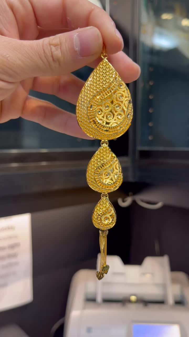 21 kt pendant #pendant #giftsforher #gifts #gold #necklace #اريزونا #arabicjewelry #middleeasternjewelry #arabicgold #مجوهرات #21ktgold #ذهب