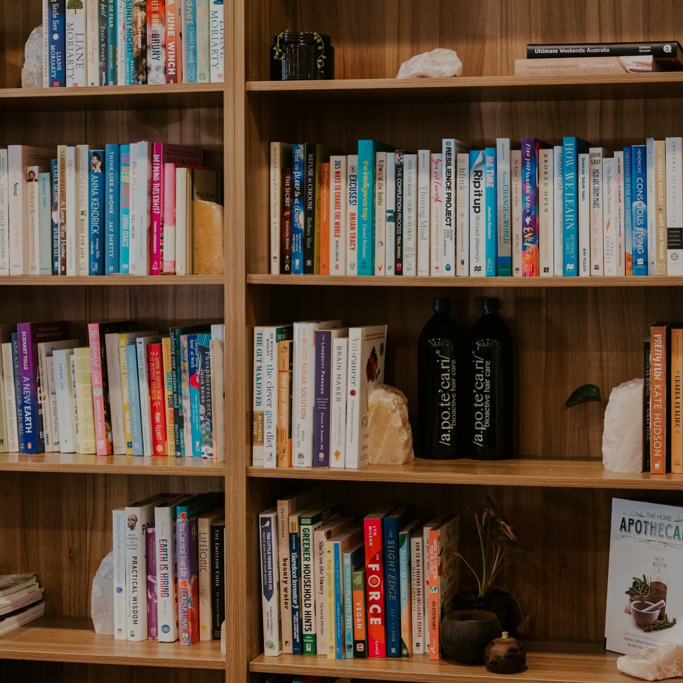 Our community library 💕 We love it!
We have a beautiful range of books that nourish the soul, available for our clients to read in salon, our borrow and return on their next visit.
What’s on your current reading list?
#canberrahairdresser #canberrasmallbusiness #canberramumsinbusiness #canberrabusiness #organicsalon