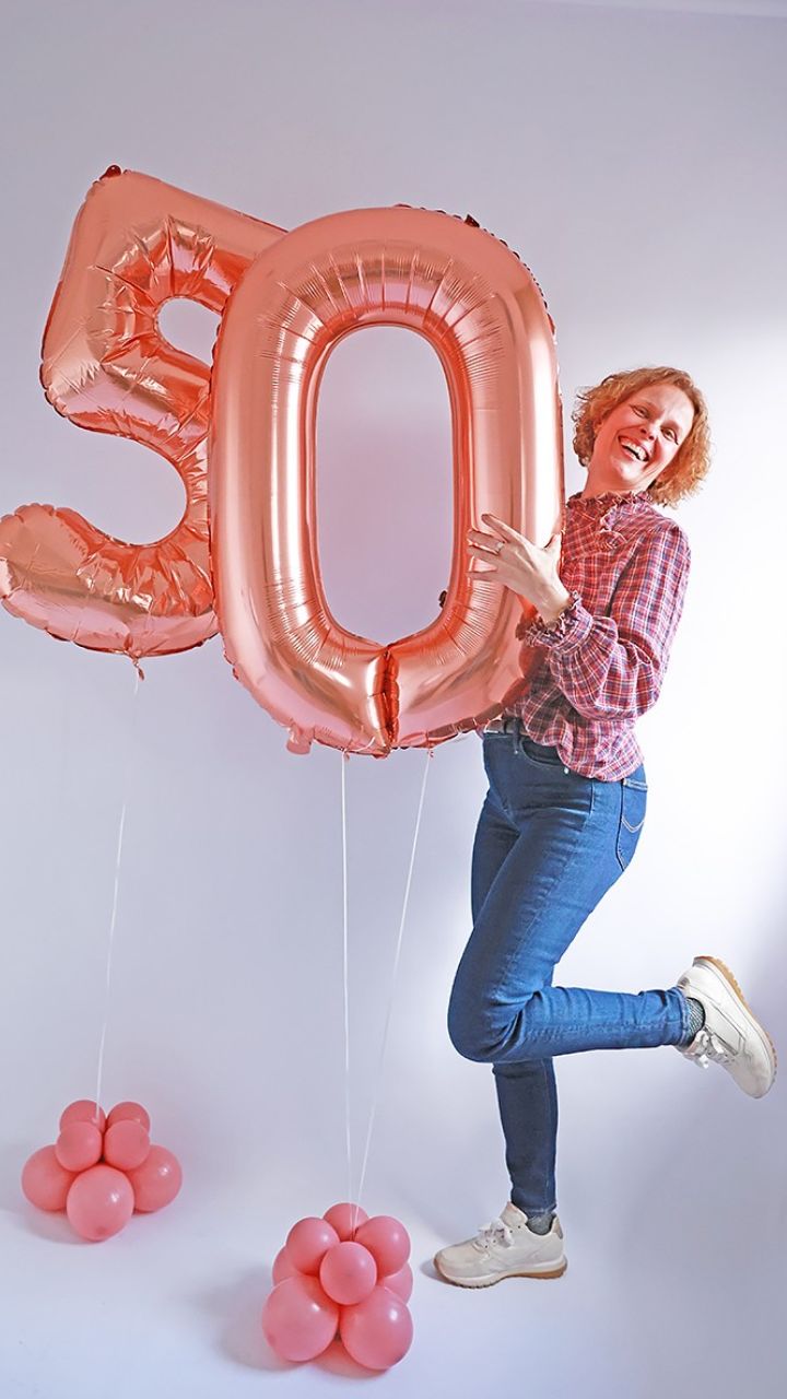 Vandaag vier ik een nieuwe mijlpaal…
mijn 50e verjaardag 🎉
Een moment om even stil te staan, terug te blikken en vooral dankbaar te zijn voor alles wat is geweest en alles wat nog komt.
Om dit bijzondere moment vast te leggen, deed ik een fotoshoot bij @louenjoe — en wat heb ik daar van genoten!
Het was niet alleen een mooie ervaring, maar ook echt heel plezant om dit samen te doen en mezelf eens op een andere manier in beeld te zien.
Dankjewel LouenJoe om deze mijlpaal zo mooi vast te leggen ✨
Op naar alles wat de volgende jaren nog mogen brengen!
#happybirthday❤️
#50
#mijlpaal
#happylife
#verjaardag