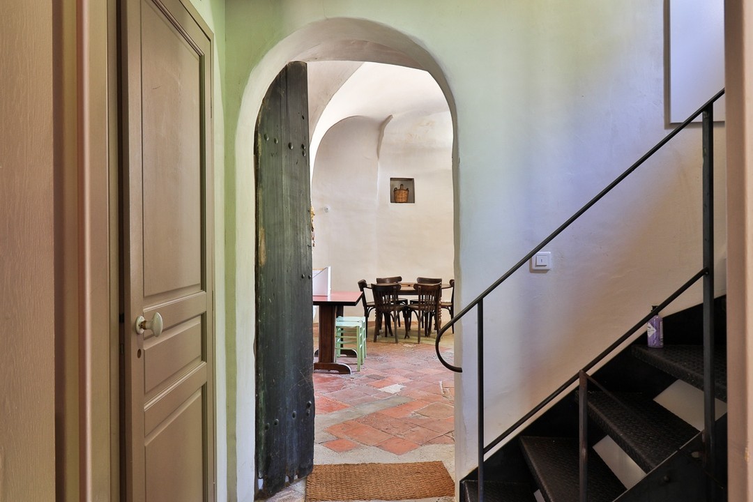 Authenticity is today's new luxury. For lifetime summer memories, book La Maison LONG**** directly on our website (-13% vs Airbnb). Some weeks starting August 13th are still available!
.
L'authenticité est le nouveau luxe d'aujourd'hui. Pour des souvenirs d'été inoubliables, réservez La Maison LONG**** sur notre site (-13% vs Airbnb). Certaines semaines à partir du 13 août sont encore disponibles !
.
.
.
.
.
Book La Maison LONG****
Vacation home | Photoshoot
4 bedrooms | 6 guests
📍In the heart of the village (Ollioules, Var)
⛱ 15 min from beaches by car
⏱ Near Sanary-sur-Mer, Bandol, Le Castellet, Evenos, La Cadiere d'Azur, Toulon!
⌨ For lowest prices, book here:
www.lamaisonlong.com
.
.
Réservez La Maison LONG****
Maison de vacances | Lieu de Tournage
4 chambres | 6 personnes
📍Au cœur du village (Ollioules, Var)
⛱ 15 min des plages en voiture
⏱ Proche de Sanary-sur-Mer, Bandol, Le Castellet, Evenos, La Cadiere d'Azur, Toulon!
⌨ Réservez ici (prix les plus bas) : www.lamaisonlong.com
.
.
.
📷@by_lucart #lamaisonlong #maisonlong #ollioules #cotedazur #southoffrance #regionsud #var #frenchriviera #provencealpescotedazur #Méditerranée #paca #pacatourisme #homerental #vacances #maisonalouer #locationsaisonniere #maisondecharme #maisonsdevacances #oldhouses #provencal #authentic #slowliving 