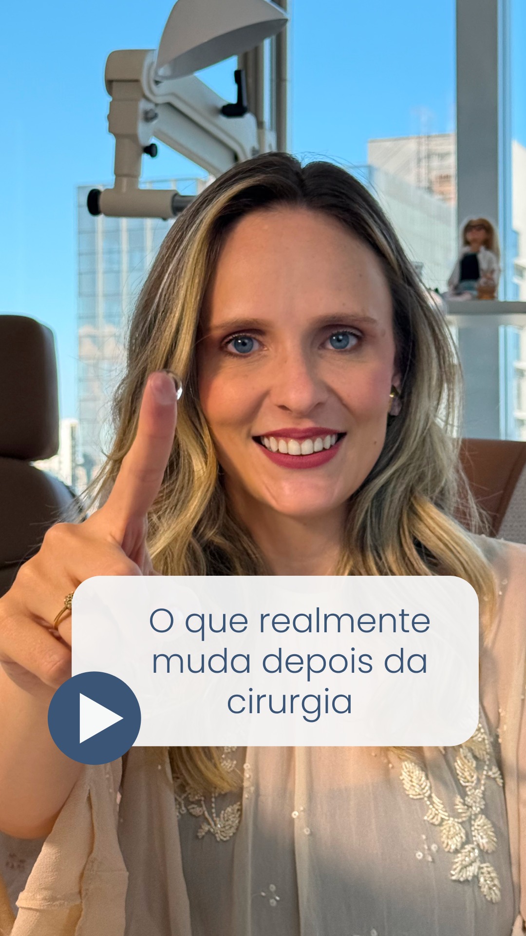 Depois da cirurgia de correção de estrabismo, não muda só o alinhamento dos olhos.
Muda a forma como a criança se posiciona.
Muda a segurança no olhar.
Muda a confiança nas relações.
Alinhar os olhos é importante.
Mas alinhar autoestima faz ainda mais diferença.
Dra. Juliana Wagner Dada
Referência em Estrabismo adulto e infantil
Especialista em Oftalmologia Pediátrica
CRM39665
RQE35215
#estrabismo #saudeocular #oftalmopediatria