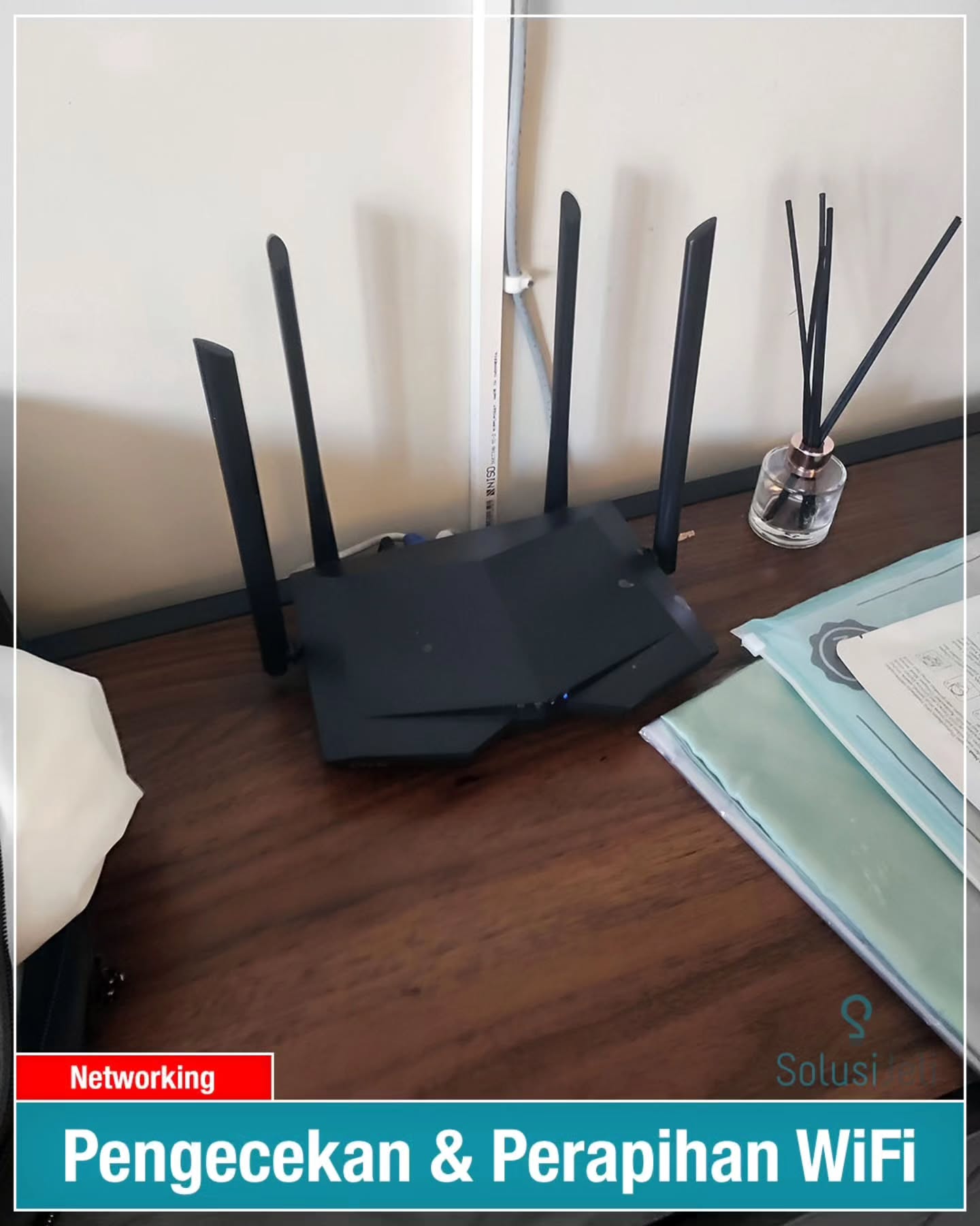 Klien pasang internet di lantai 1. Sudah tarik kabel ke lantai 2 dan pasang router tambahan. Tapi masih saja lambat internetnya. Padahal langganan paket yang kecepatan tinggi. Minta bantu untuk cek masalahnya dimana dan minta dibereskan.
Teknisi datang ke rumah Klien di Aliya Residence, Jl. H. Sinen, Ragunan, Ps. Minggu, Jakarta Selatan.
Langsung kita cek jaringannya. Ternyata memang ada yang salah setting alatnya dan ada yang salah tipe alat. Sudah kita setting ulang agar kecepatan maksimal. Yang salah alat, kalau mau bisa lebih cepat, harus ganti. Karena alat yang sekarang ada mentok di kecepatan 100Mbps saja. Sudah kita sarankan juga pilihan alat-alat yang dapat memaksimalkan kecepatannya.
Done.
#settingwifitenda #settingwifipanggilan #settingrouterpanggilan #serviswifipanggilan #jasapasangrouter