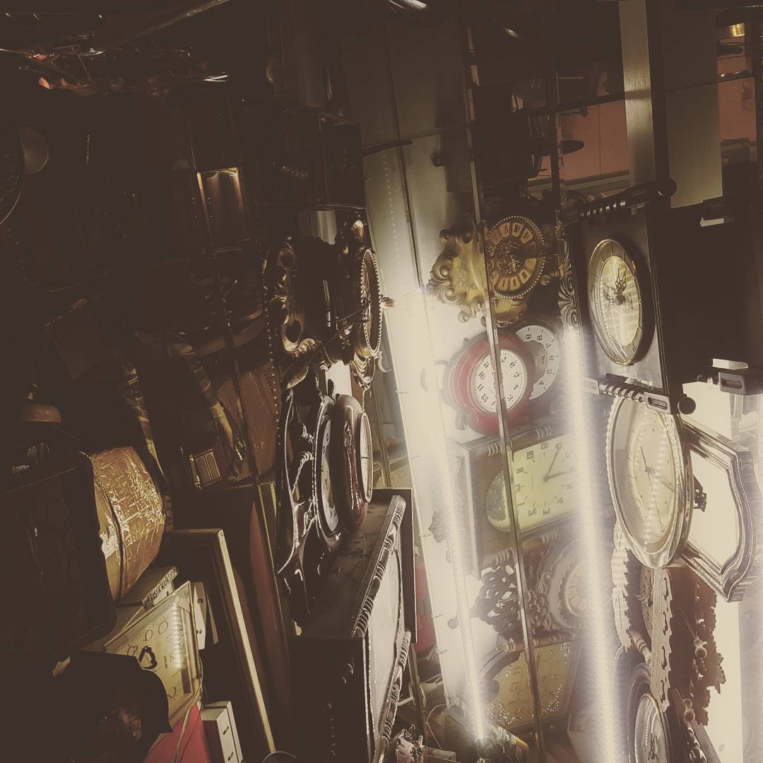 A watchmaker's home
#istanbul #myfavouritewatchmaker #chaos #givememorewatches #oldwatchesarethebestwatches