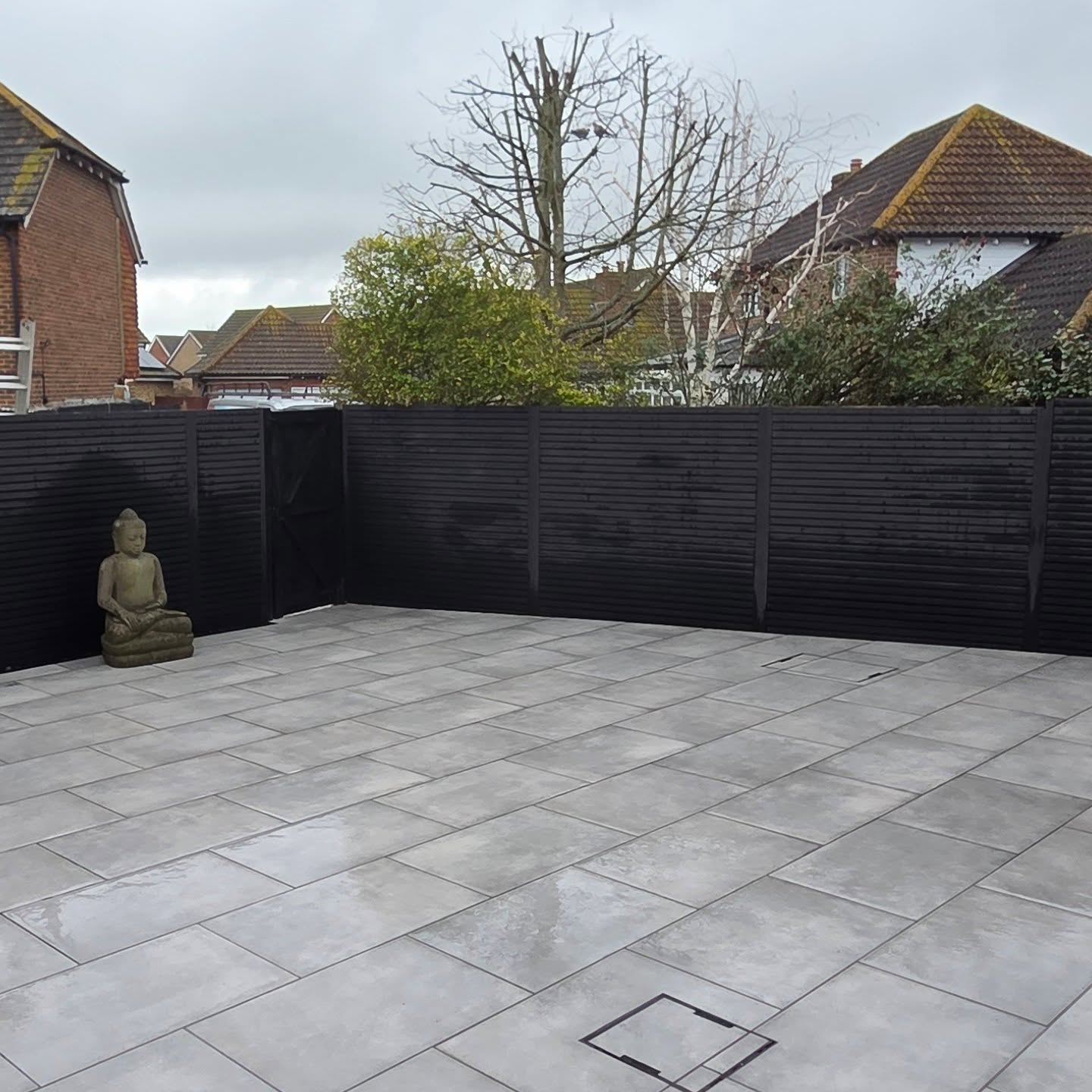 A blank canvas for my customer to now get creative with. Porcelain tiles, with a contrasting baton fence. The Venician style is made from composite baton. ð