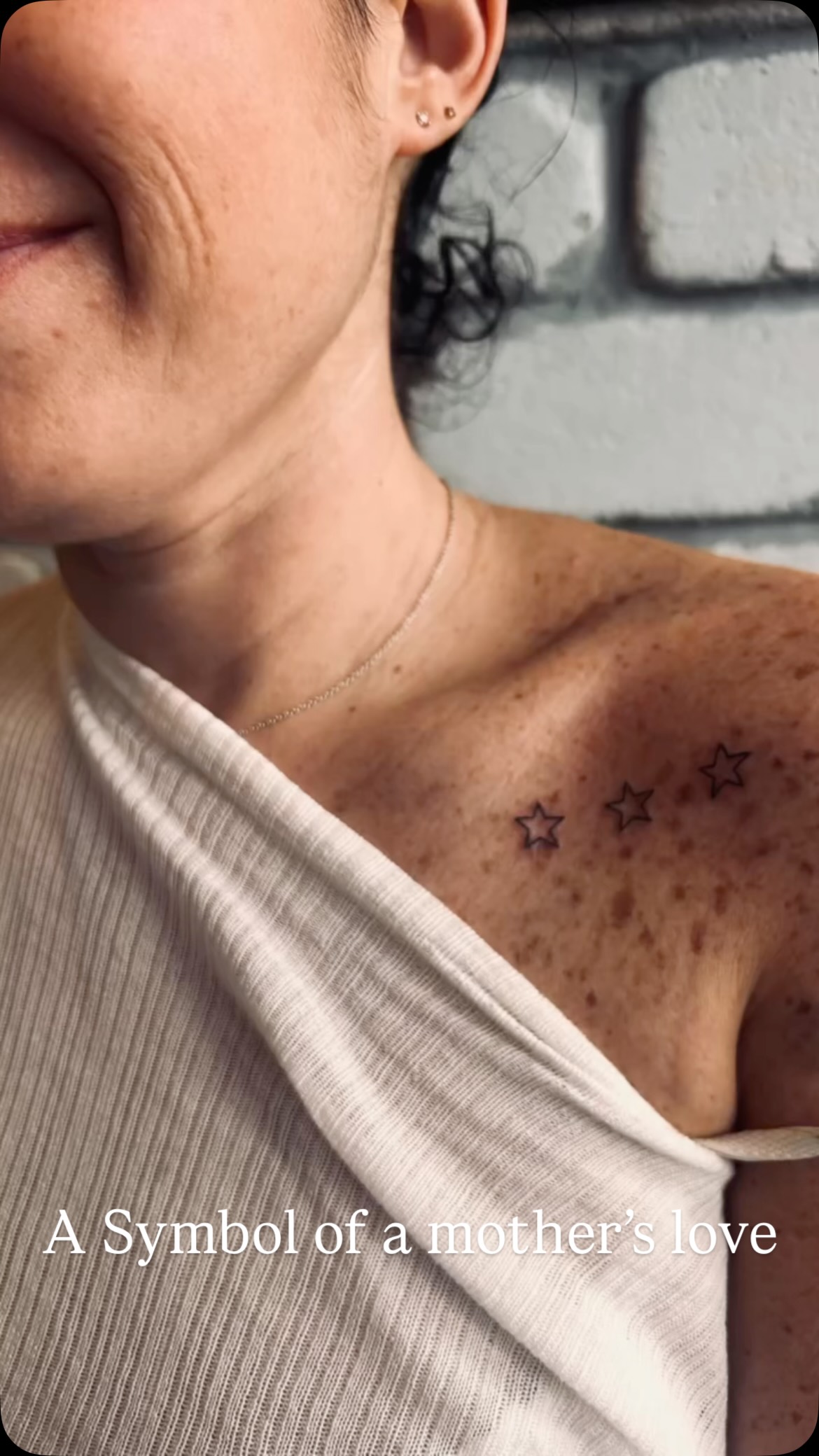 Three stars.
Three children.
A permanent reminder of the loves that shape her life.
This tattoo is soft, minimal, and deeply personal —
because motherhood is its own constellation.
✨ Thank you for trusting me with something so meaningful.
Message me if you want to create a meaningful family piece of your own dedication
#MotherhoodTattoo
#FamilyInk
#FineLineTattooTelAviv