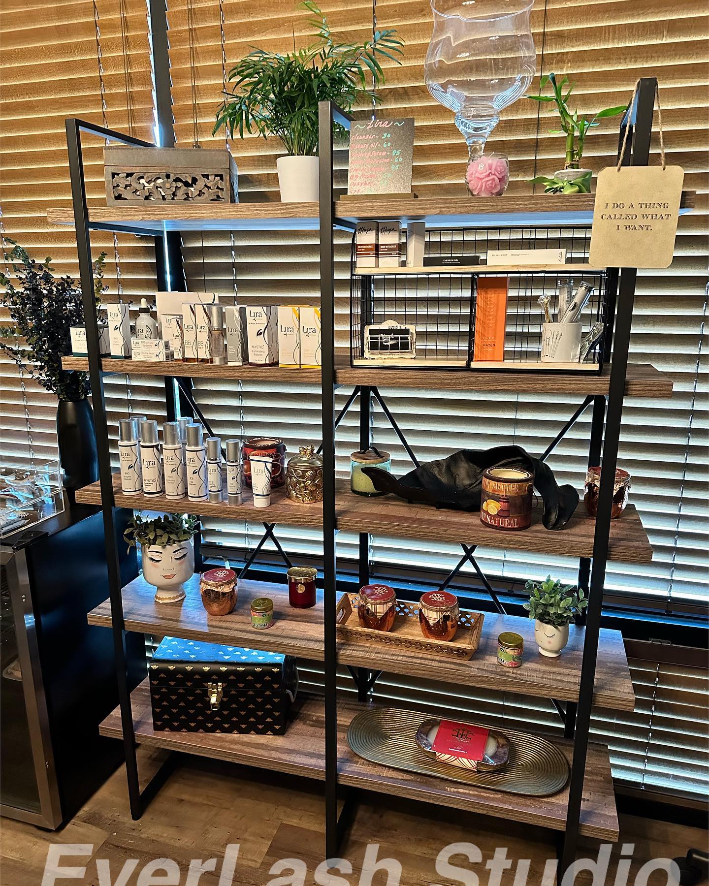 I love ❤️ retail! High end candles, skincare, brow/lash conditioner and more… #lashes #skincare
.
.
.
.
#lashes #lashextensions #brows #candles #lira #volumelashes #megavolumelashes #hybridlashes #classiclashes #scottsdaleaz #scottsdale #mystudio #supportsmallbusiness #esthetician #lashartist