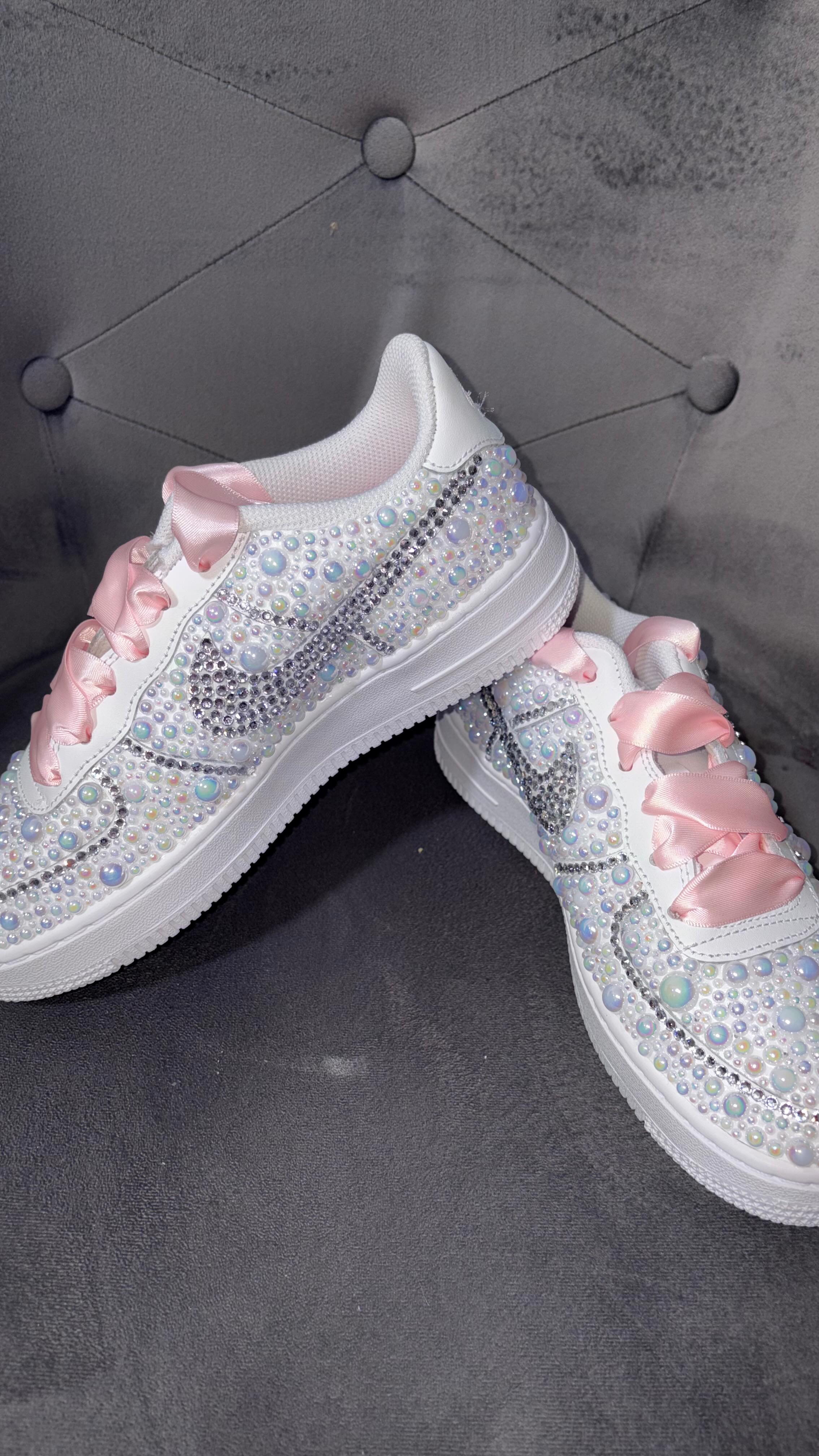 A moment for the shoes 💎 Want your shoes gemmed? Be sure to messages us.
#rhinestones #shoes #confirmationshoes #designer