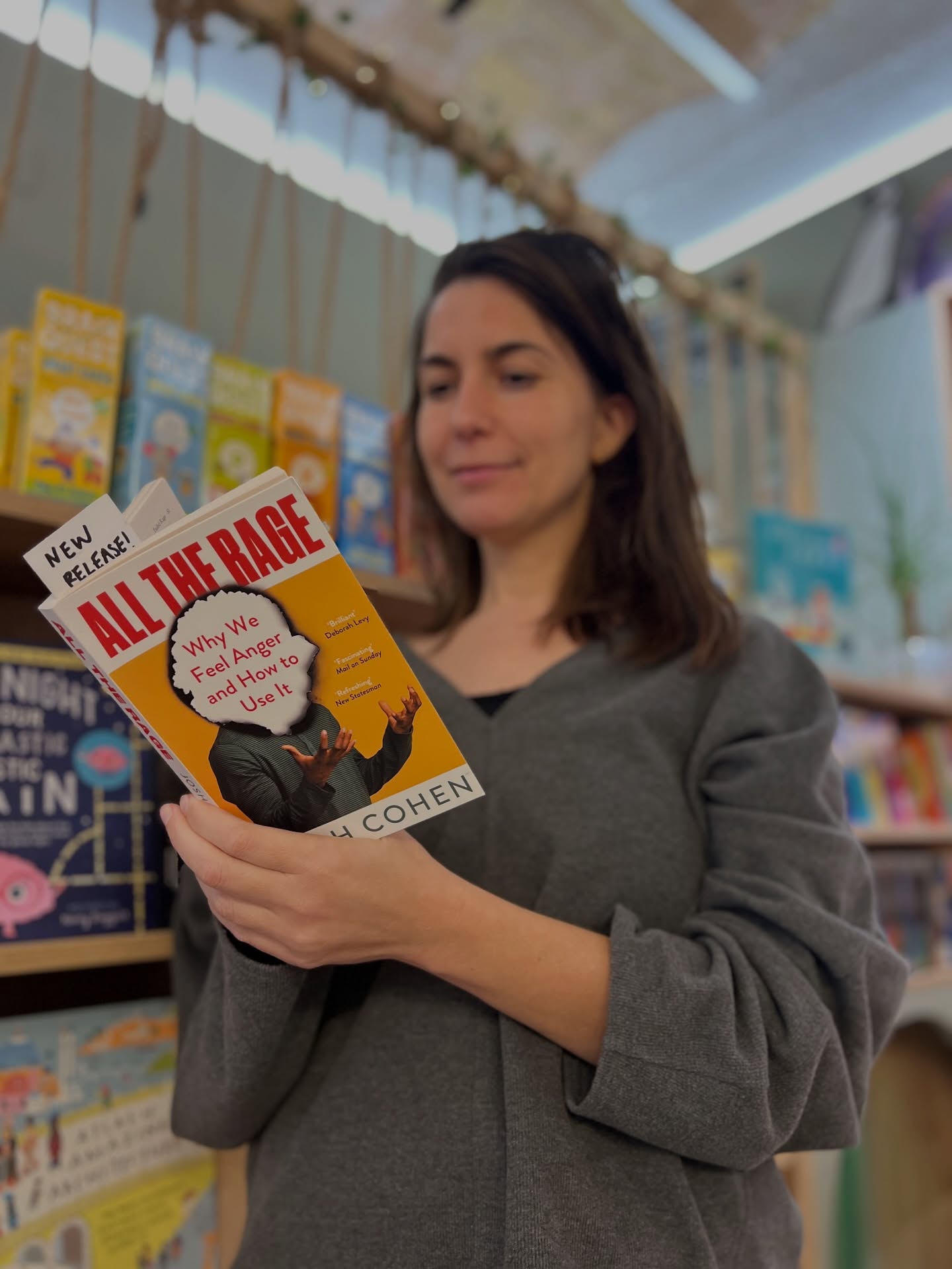 New month, new books we can’t stop talking about ✨
Here’s what the team is reading right now:
Eva is reading All the Rage by Josh Cohen — a smart, timely look at anger and why it might be the emotion defining our moment.
Vic is reading Convent Wisdom by Ana Garriga & Carmen Urbita — proof that sixteenth-century nuns might have understood work-life balance better than we do.
Abbie is reading Heated Rivalry by Rachel Reid — the hockey romance everyone’s talking about. She couldn’t resist the hype — and now she gets it.
Mar is reading Chosen Family by Madeleine Gray — a messy, heartfelt story about friendship, identity, and the people we keep choosing.
Andrea is reading Orbital by Samantha Harvey — quiet, cosmic, and deeply reflective fiction that asks you to slow down and look at Earth differently.
Marta is reading Greta & Valdin by Rebecca K. Reilly — funny, tender, and painfully relatable chaos about love, family, and figuring life out.
What are you diving into this month?
Always looking for new additions to our TBR 📚