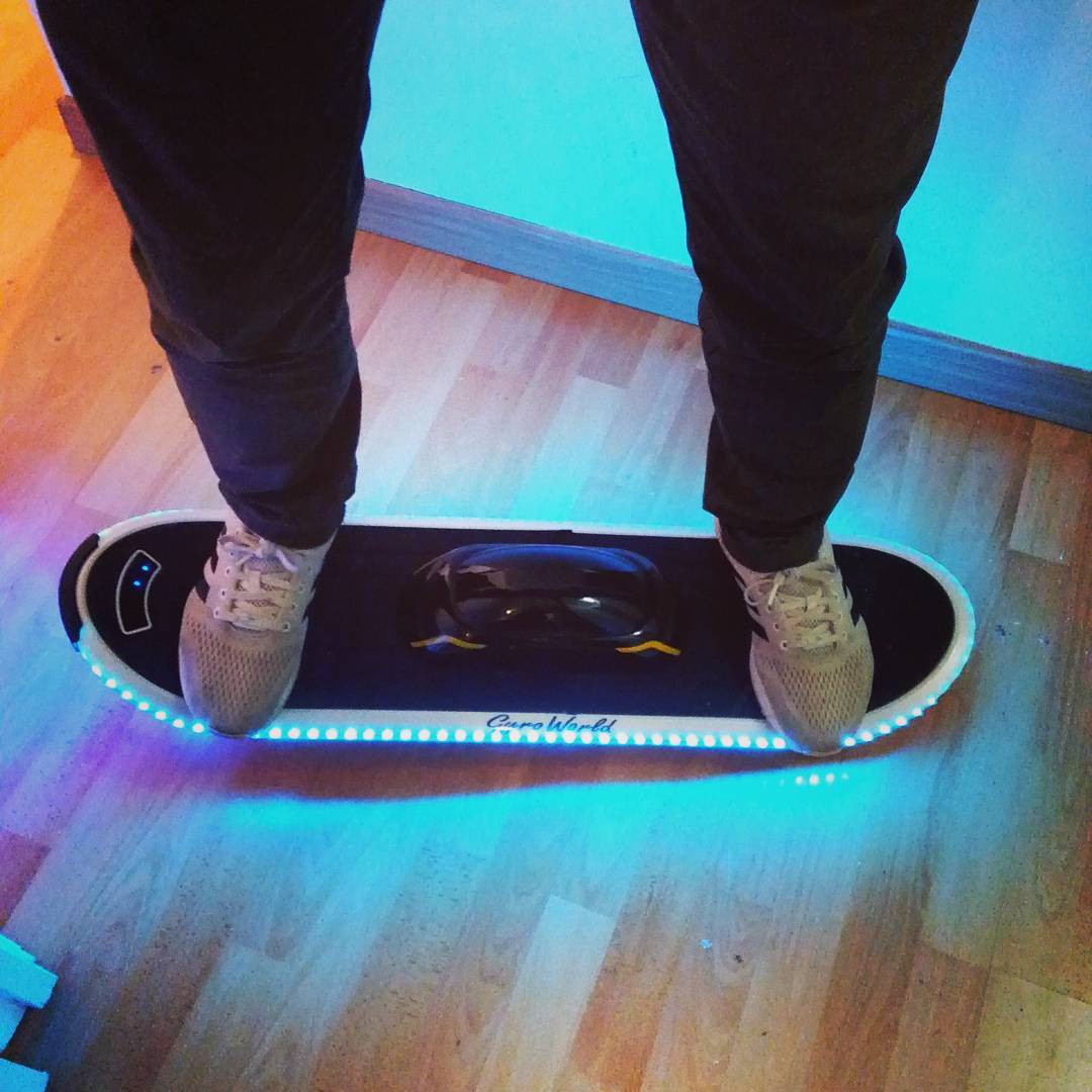 *Skate Solo + GYROWORLD
DISPONIBLE SUR NOTRE SITE !
#gyroworldfrance #gyropode #segway #EGOLOGIE #monorover #skateeletrique #skatesolo #hoverboard #monowheel #paris10 #phunkeeduck #onewheel #gyroscopique #roue #snow #skate #gyroworld