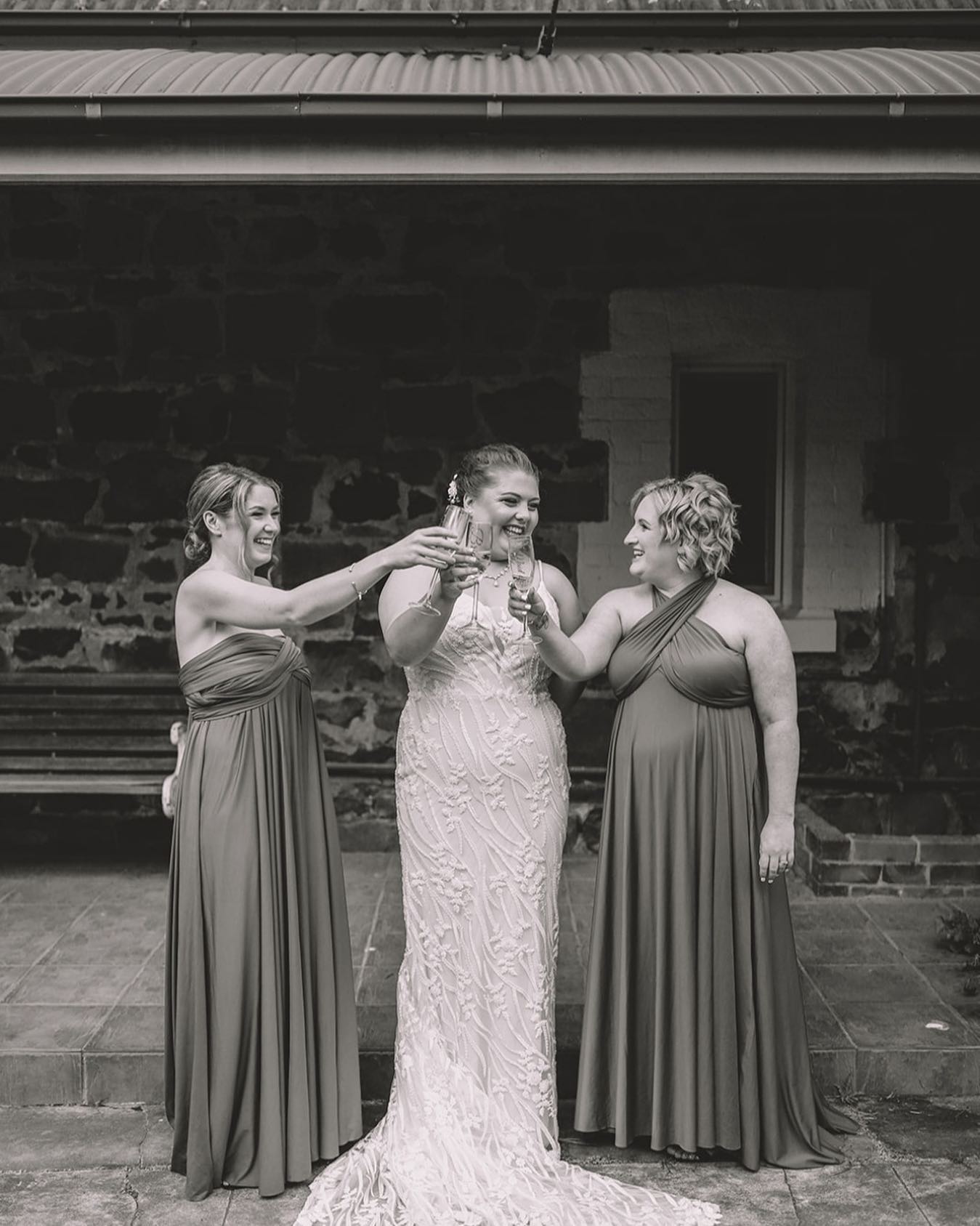 Cheers to an amazing day! 🍾🥂
📷 @madifitzgeraldphotography
#weddingdayready #bride #bridesmaids #weddingvenue #barnweddings #countrywedding #weddingreception #weddingceremony #southerntablelandswedding