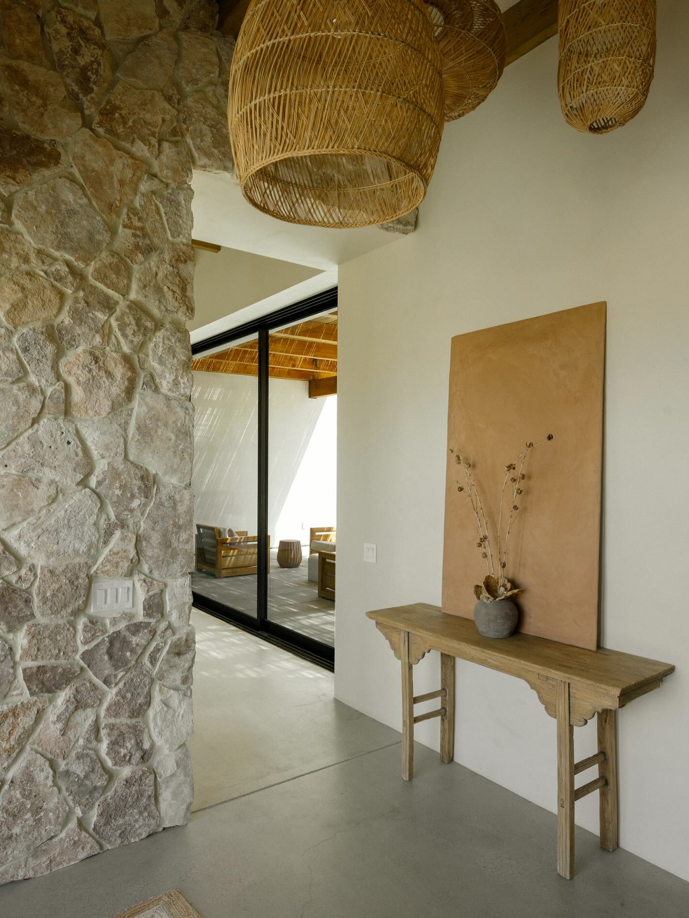 A Friday spent daydreaming at Villa Paros > productivity.
We think it counts.
Joshua Tree, California
@ciel_homes @stay.cocoon @nolasco_studios
#joshuatree #vacationinspo #deserthomes #vacationrentalmanagement travelcalifornia