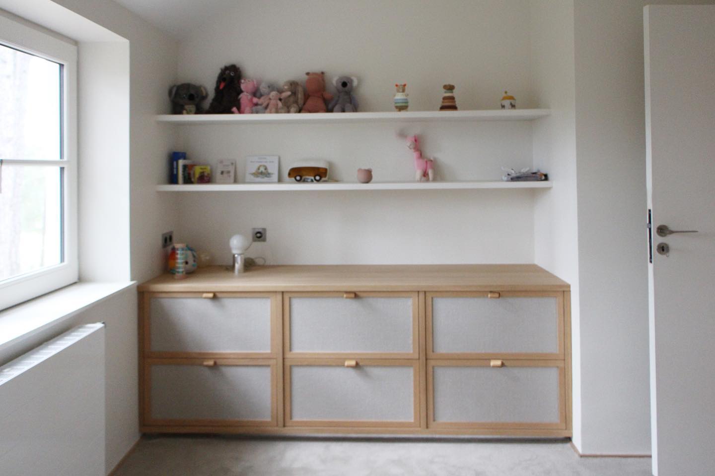 #chambreenfant #architectureinterieure #renovation #lainedebois
Dans cette maison, nous avons utilisé des matériaux naturels pour respecter ses occupants et aussi parce que l’on se devait de respecter l’environnement incroyable de cette maison nichée dans les pins 🌲