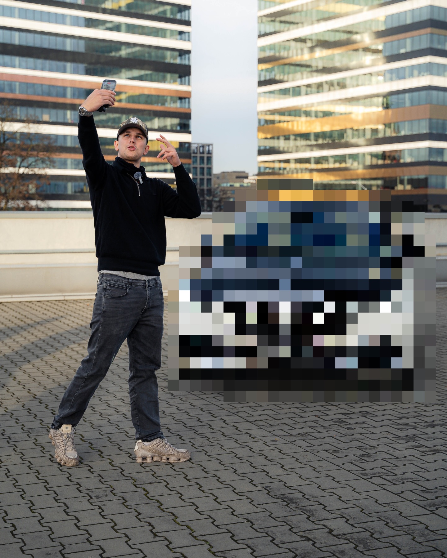 Fabian zaczął sprzedaż szkoleń gdzie w tle musi być „zacnie”. Po rolce w Porsche wpadła masa zamówień więc próbujemy mu ogarnąć kolejne auto - jak myślicie nad czym pracujemy ;)?