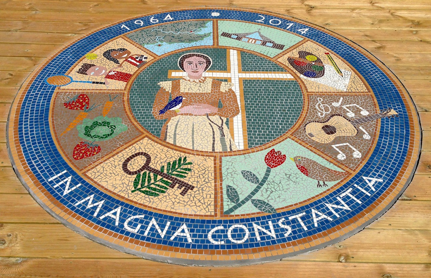 We also do floor insert mosaics - they can add colour and vibrancy all year round to an external space.
#externalmosaic #gardenmosaic #exteriordesign #exteriorart #floorinlay #floormosaic #mosaicfloor #mosaicart #gardenart #religiousart #porcelain