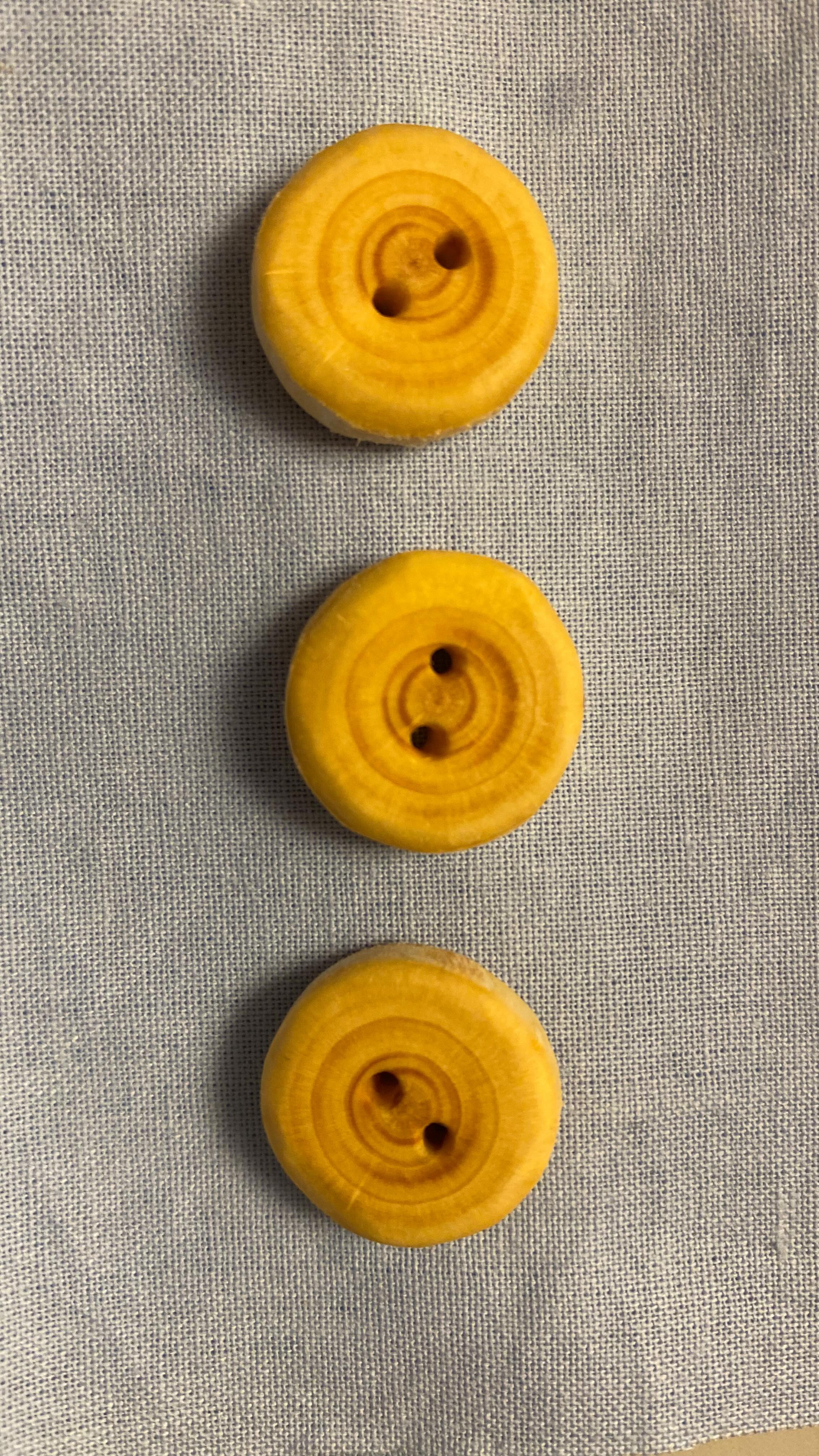 When you need some buttons, but you only have a Christmas tree in your firewood basket.
🪚🎄🪡