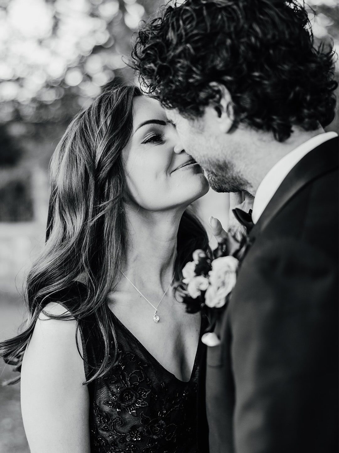 Anderson Point, red dirt, a classic tux, Doc Marten boots and a black wedding dress. These two made it look easy. Whilst we had a few setbacks on the day, you wouldn’t know from the photos – love has a way of shining through like that 🖤