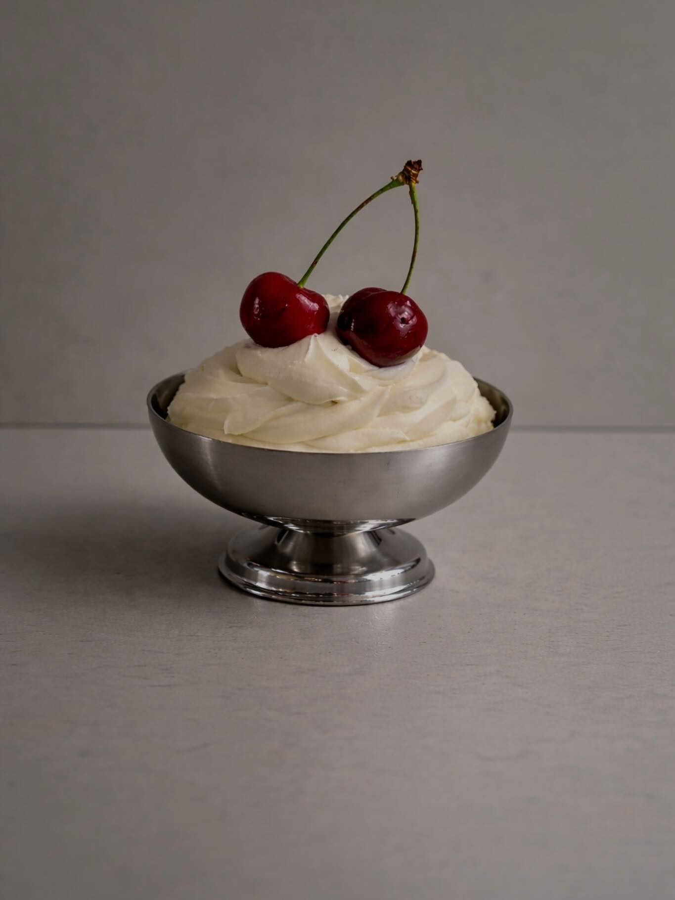 I wanted ice cream…so I made a high protein version (aesthetic too of course!) I know I know, everything these days is “high protein”. But at least we’re hitting macro goals AND it tastes good to do so! Lol the recipe just dropped on my site, link in my bio to the Clean Plates blog
#highprotein #dessert #healthydessert #dessertrecipes #food