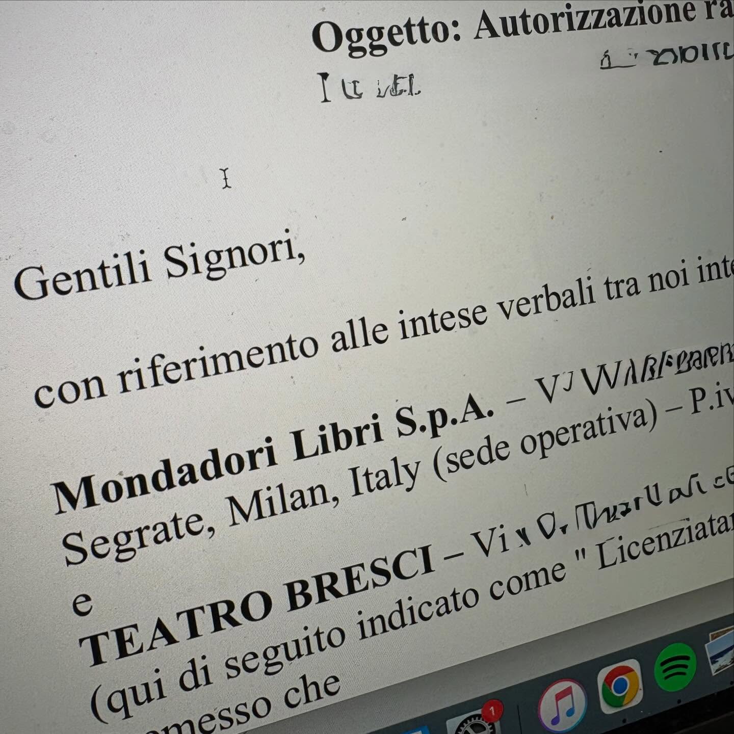 È ufficiale!
MONDADORI @librimondadori e @teatrobresci
assieme
per il prossimo spettacolo che vedrà la luce tra qualche mese!
Vi racconteremo tutto strada facendo!
@giacomo__rossetto @tringalide @giuliadiomaiuta #teatro #teatrobresci #giacomorossetto #annatringali #mondadori