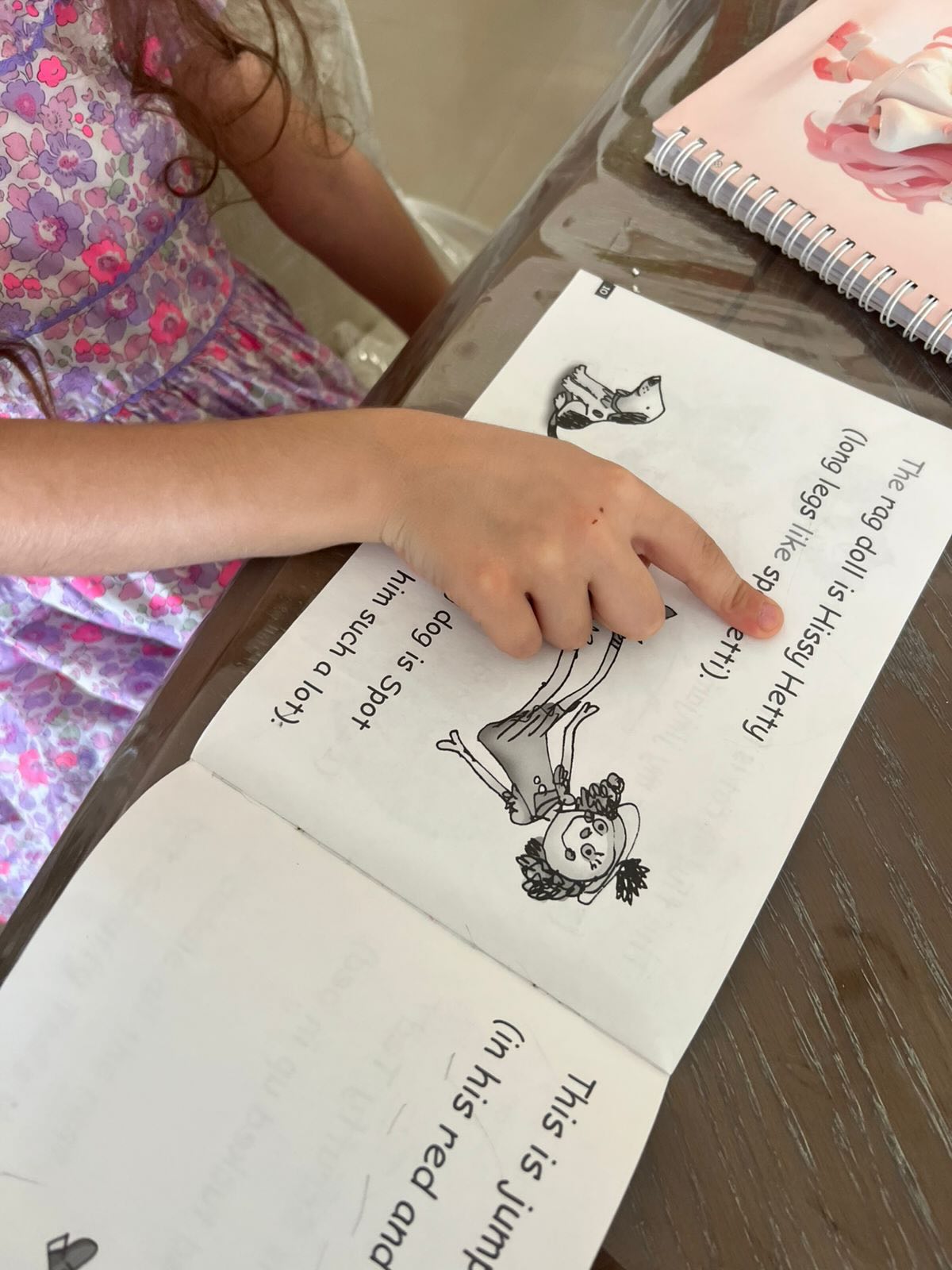 This afternoon, our lovely tutor supported her student in developing reading fluency and expression. They explored how and why speech marks are used, before beginning a creative story filled with imaginative ideas and rich vocabulary ✍🏼 A fantastic session full of progress, positivity, and proud moments!
#dubaitutors #primaryschoolteacher #dubaikids #english #dubaiparents
