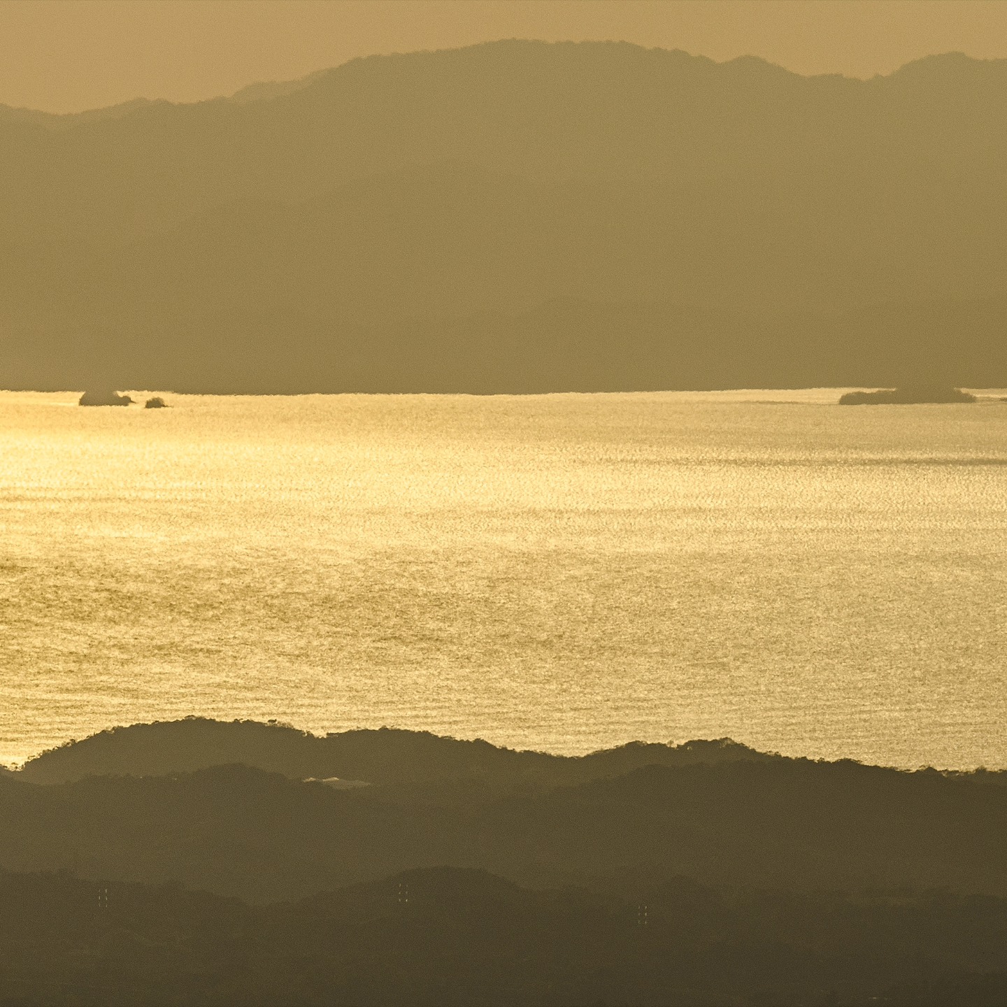 El Golfo de Nicoya desde las montañas cerca de San Ramón. Panorámica ultra ancha en 7:1. Original en 21000x3000 px, apenas para un mural 😉
.
#photography #pano #panoramic #panoramicview #panoramica #nikon #nikonz #nikonshooter #nikonshooters #lateafternoon #nicoya #golfodenicoya #sanramon #moncho