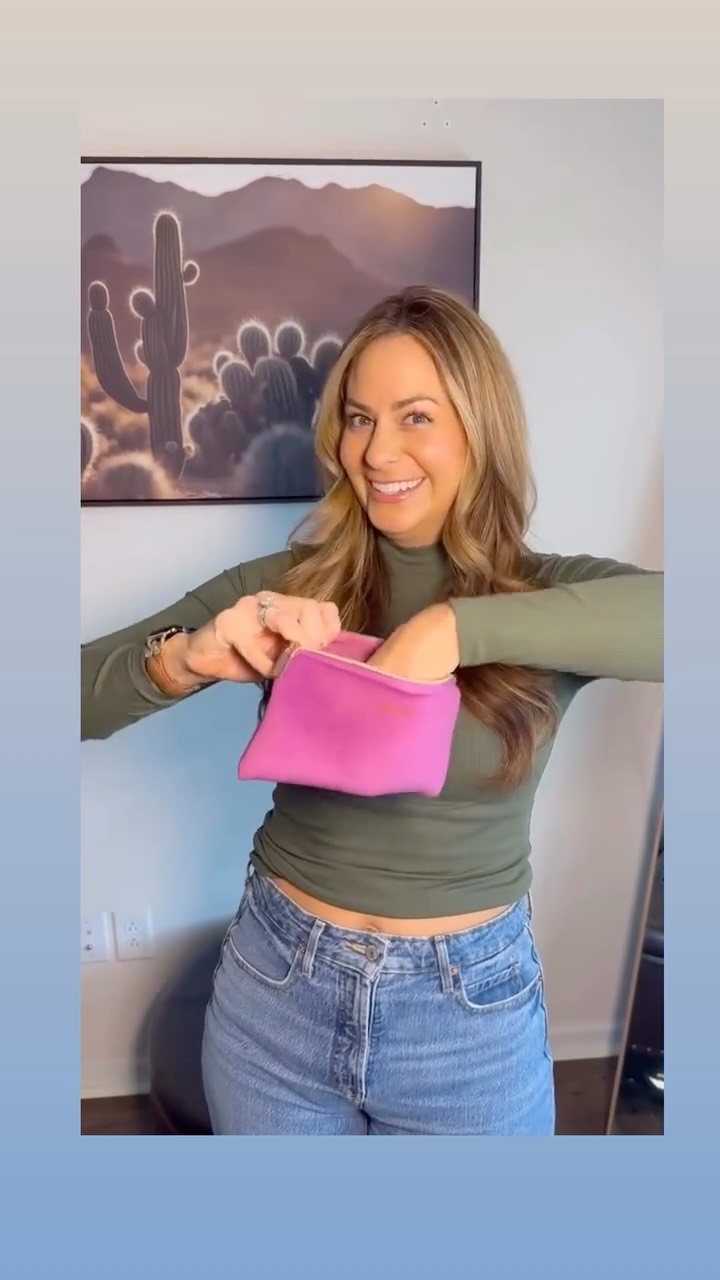 ✨ RAFFLE WINNER ANNOUNCED 🎉✨
Thank you to every beautiful bride who stopped by my booth, followed along, and entered to win a complimentary Mobile Spray Tan 🤍🌵
👏Congratulations @flygirl_328 I can’t wait to give you the most beautiful, flawless glow ✨
💍 Bridal Show Exclusive:
If you attended the show, contact me within 7 days to receive a special bridal package offer.
Let’s get you glowing with confidence for your big day 🤍✨
DM me “BRIDE” to secure your exclusive offer.
#bridalspraytan #spraytan #avivalabs #sonoranglowsunlesstans #lakenormanspraytan #mooresvillespraytan #weddingglow