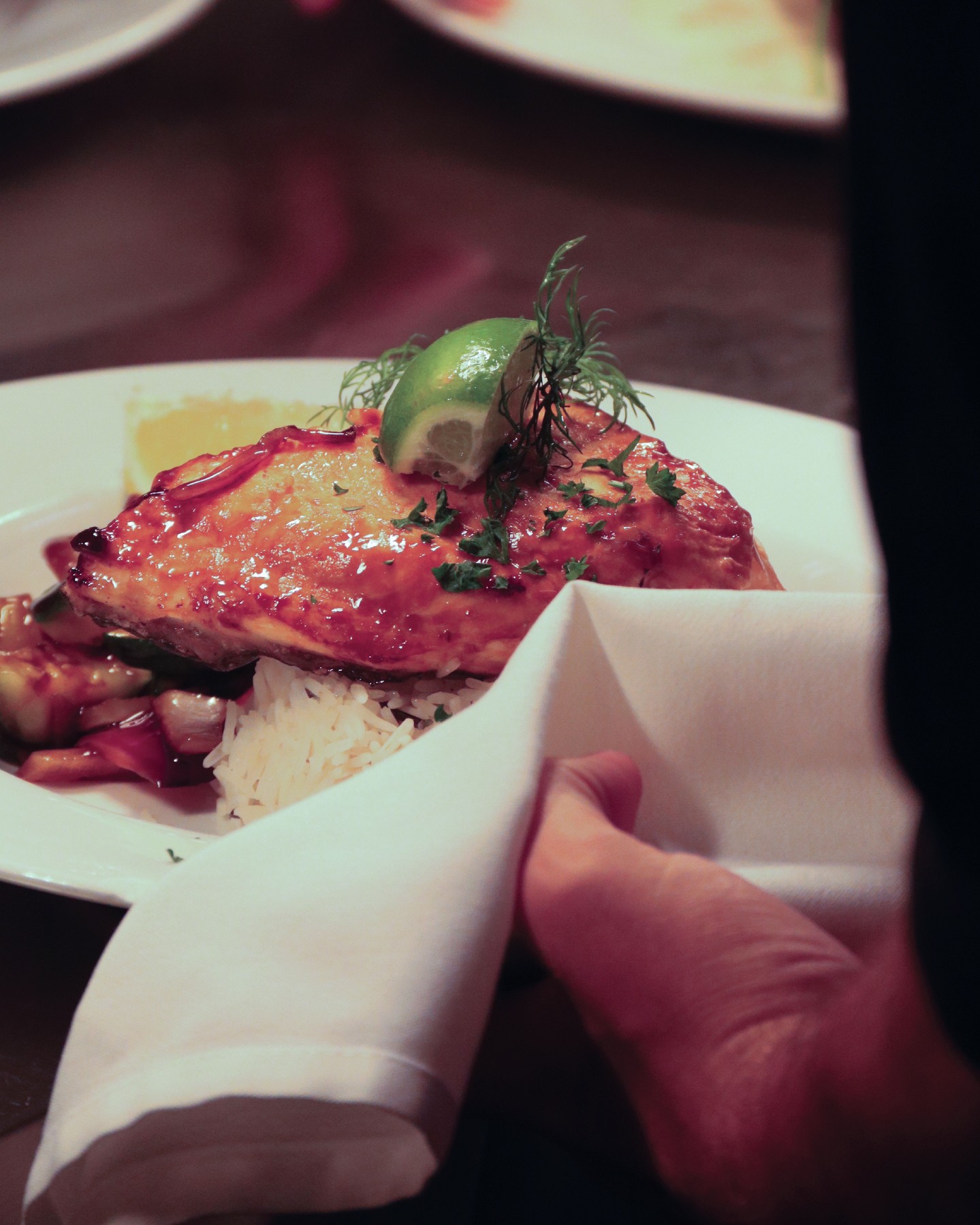 Still a couple more days to go for our 25% off all main meals at The Grumpy Moles. This deal ends tomorrow and won't be back (for a while at least!😉 ) so make sure you get here as soon as you can!
Here we have one of our favourites, the Fillet of Teriyaki Salmon, served with stir-fried oriental vegetables and mixed rice 🤩
#thegrumpymole #grumpymole #deals #eatout #50onus