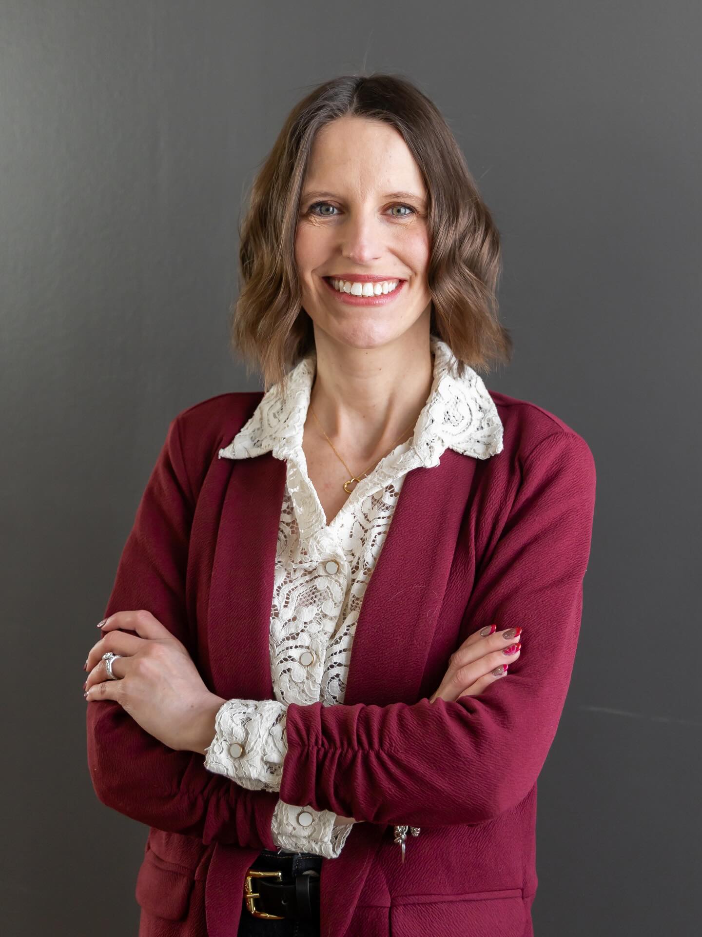 New year. New goals. New headshots. ✨📸
2026 said “upgrade,” so I listened.
Starting the year off with fresh, updated professional business portraits because your online presence should match the level you’re stepping into. Whether it’s LinkedIn, your website, speaking engagements, or that “big announcement” you’ve been working on… first impressions matter.
Cheers to leveling up, showing up, and looking like the CEO you are (even if your office is still your kitchen table 😅).
New year. New energy. New photos. Let’s go. 🚀
#professionalheadshots #professionalphotographer #businessportraits #njphotographer #cortneytorresphotography
Comment 2026 to work together today!!