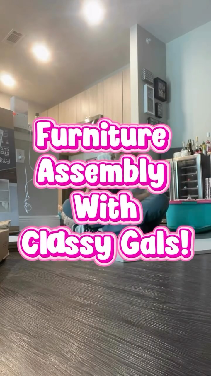 Not every organizer fits every space.
Before purchasing, consider:
✔️ Room size
✔️ What it will hold
✔️ Safety (especially with children)
✔️ Wall anchoring
A beautiful shelf means nothing if it isn’t functional.