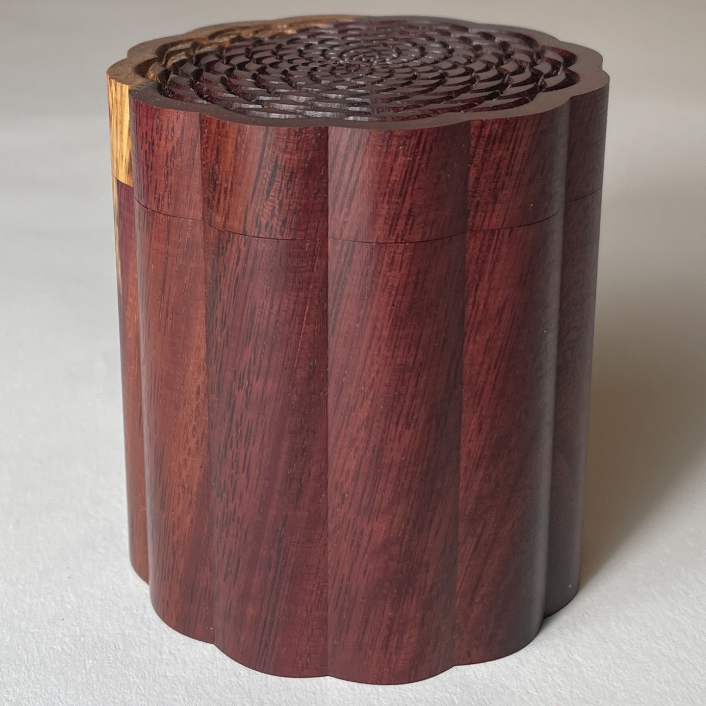 A small threaded box turned from Katalox. 2.75" dia X 3" high finished with tung oil. This box was a test piece for a new threading cutter I made on the machine lathe and also to test the 2 rosettes we made on the Rose Engine. These are fun little projects.
#penderisland #bc #woodturning