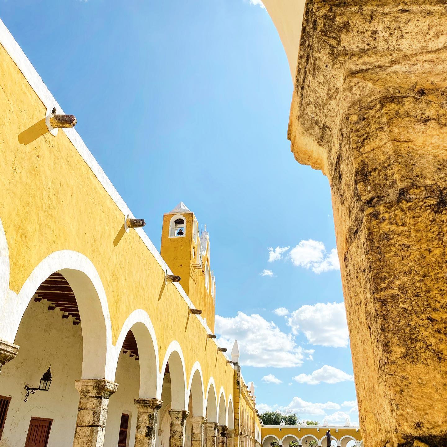 Ciudad de las Tres Culturas
.
.
.
.
.
.
.
#vidamexico #mexico #mexicomagico #mexicodesconocido #mexicolors #izamal #mextagram #yucatan #travel #visitmexico #yellow #instamoment #mexigers #mexinstantes