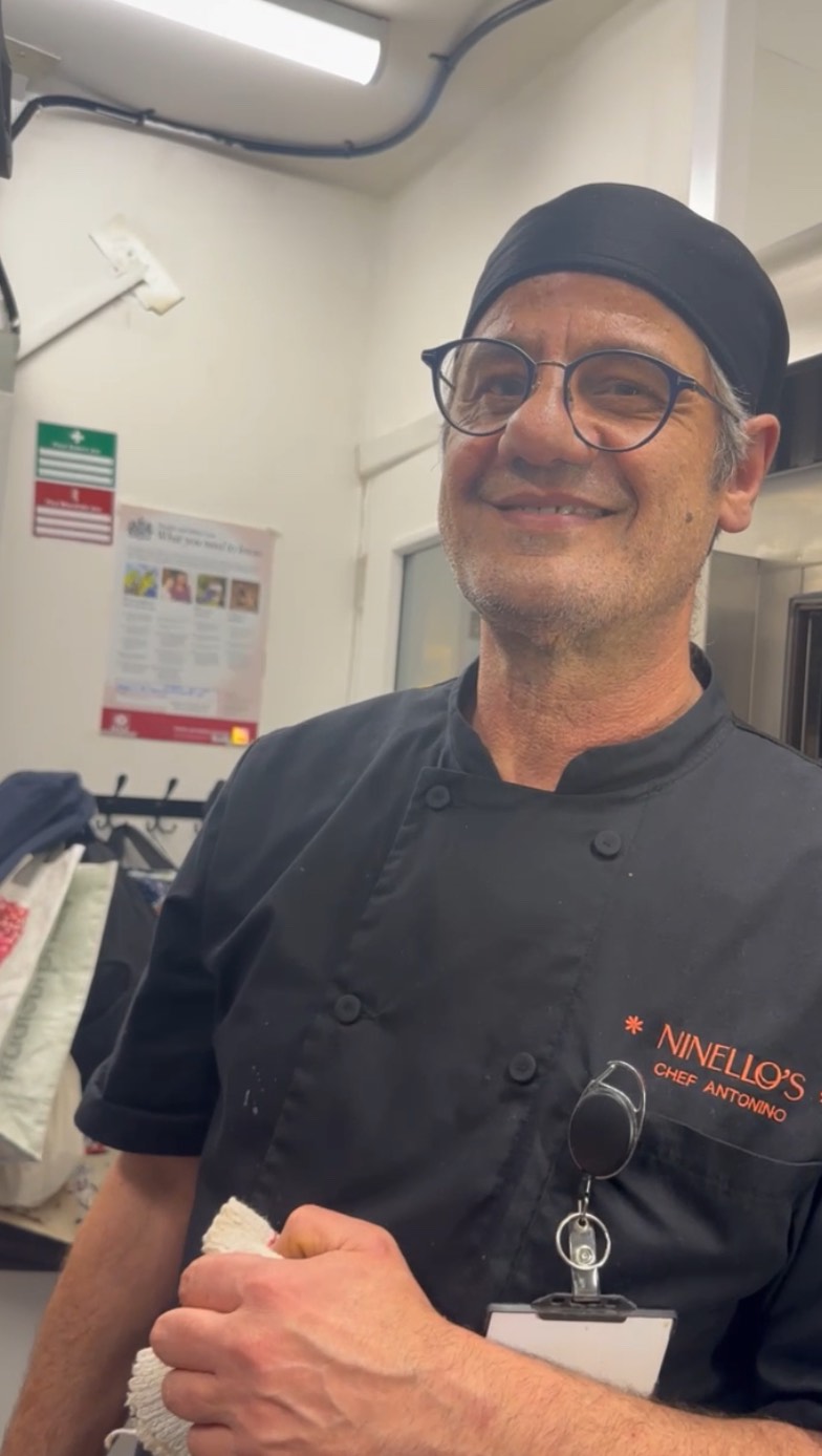 What satisfaction looks like.
Fresh Italian homemade lasagne from the oven, golden on top 🍽️🔥
#italianrestaurant #foodlover #liverpooleats #behindthescene #homemade