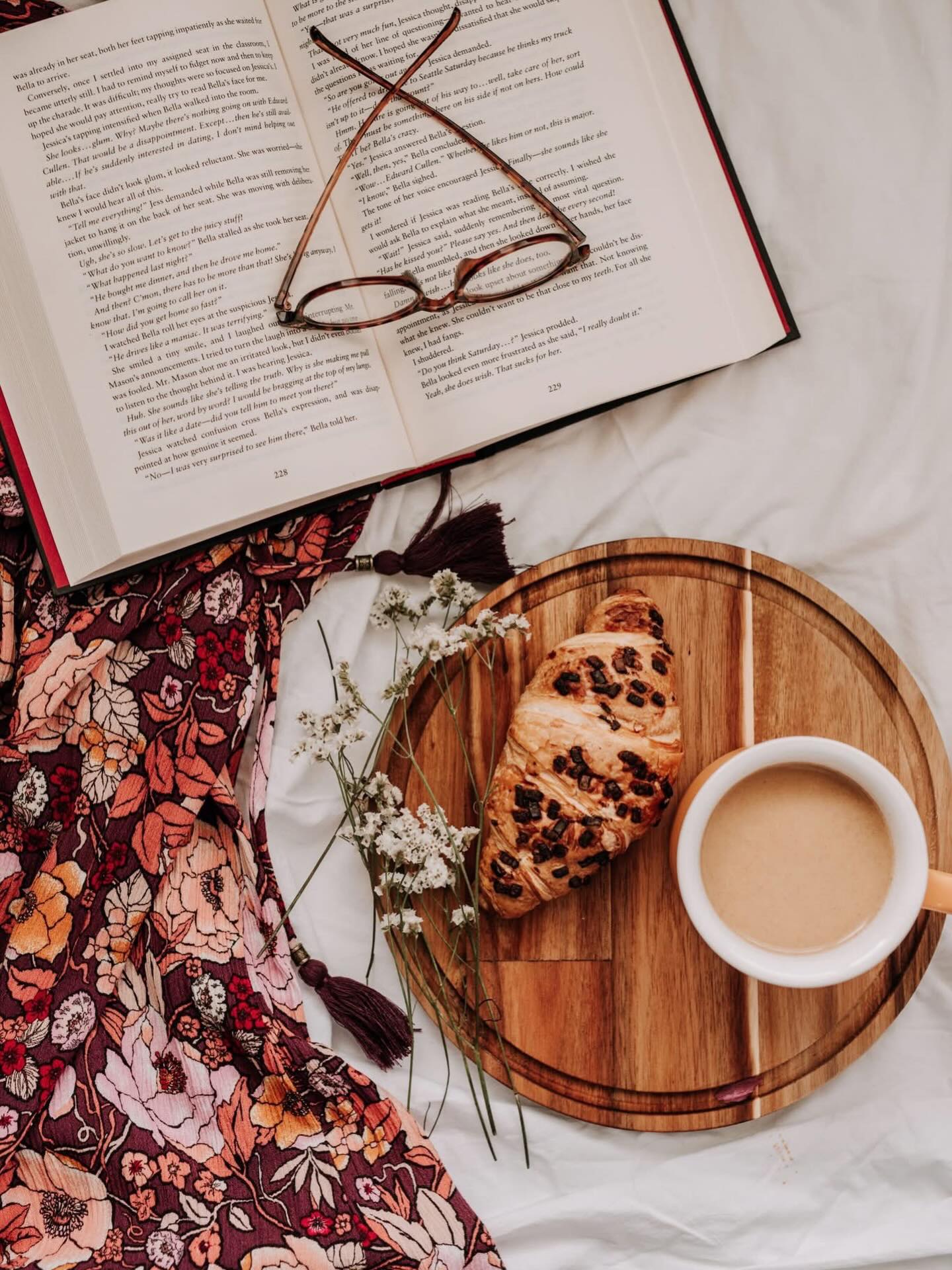 Not every brand is meant to live in a bright white studio.
And that’s exactly why Barefeet Collective exists.
If your brand feels like:
• slow mornings
• sunlight through the kitchen window
• linen, wood, skin tones, warmth
• connection over perfection
Then bright white editorial stock probably doesn’t feel like you.
Barefeet Collective was created for brands that feel like home.
We don’t shoot harsh lighting.
We don’t create sterile, catalog-style imagery.
We don’t believe connection happens in a perfectly polished white box.
Instead, you get:
✨ Warm lifestyle imagery
✨ Natural tones and depth
✨ Real movement
✨ Cozy textures
✨ Space for storytelling
This membership is for small businesses who want their audience to feel something — not just scroll past something.
If your brand is rooted in comfort, emotion, authenticity, and human connection… you’re in the right place.
Barefeet Collective is content that feels lived in.
Content that feels personal.
Content that feels like you.
#atlanta #socialmediamarketing #socialmediamanagement #contentcreator #dailyquote