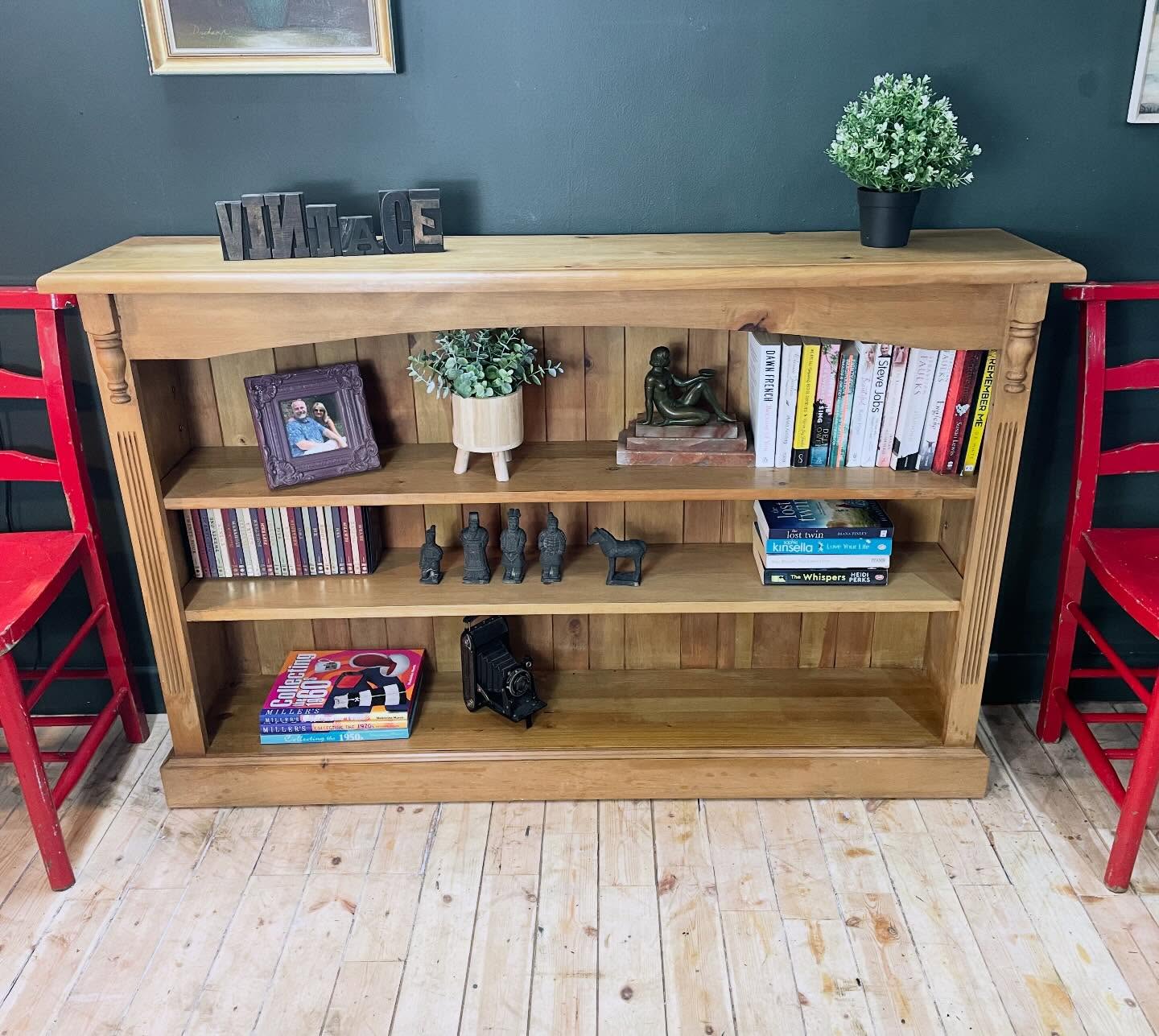 -SOLD-
If youāre big on books but lacking in storage weāve got just what you need! This lovely pine bookcase has plenty of shelf space, low and wide itās ideal for under a window or beneath a TV screen. Strong and sturdy with a beautiful waxed finish Ā£135
Measures 138 cms wide x 22 cms deep (shelves) x 90 cms high
Happy Friday! š
#bookcase #bookshelves #pinebookcase